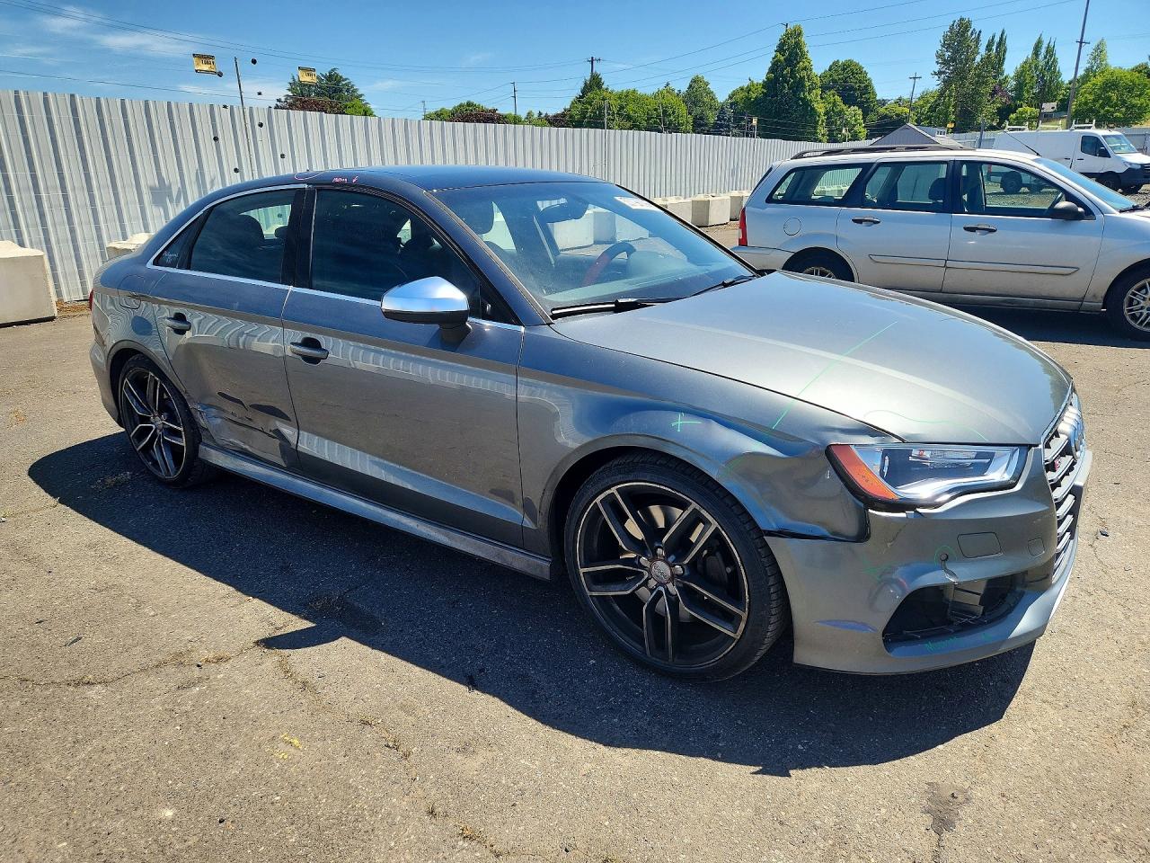 2015 Audi S3 Premium Plus Серебряный vin: WAUBFGFF6F1073868