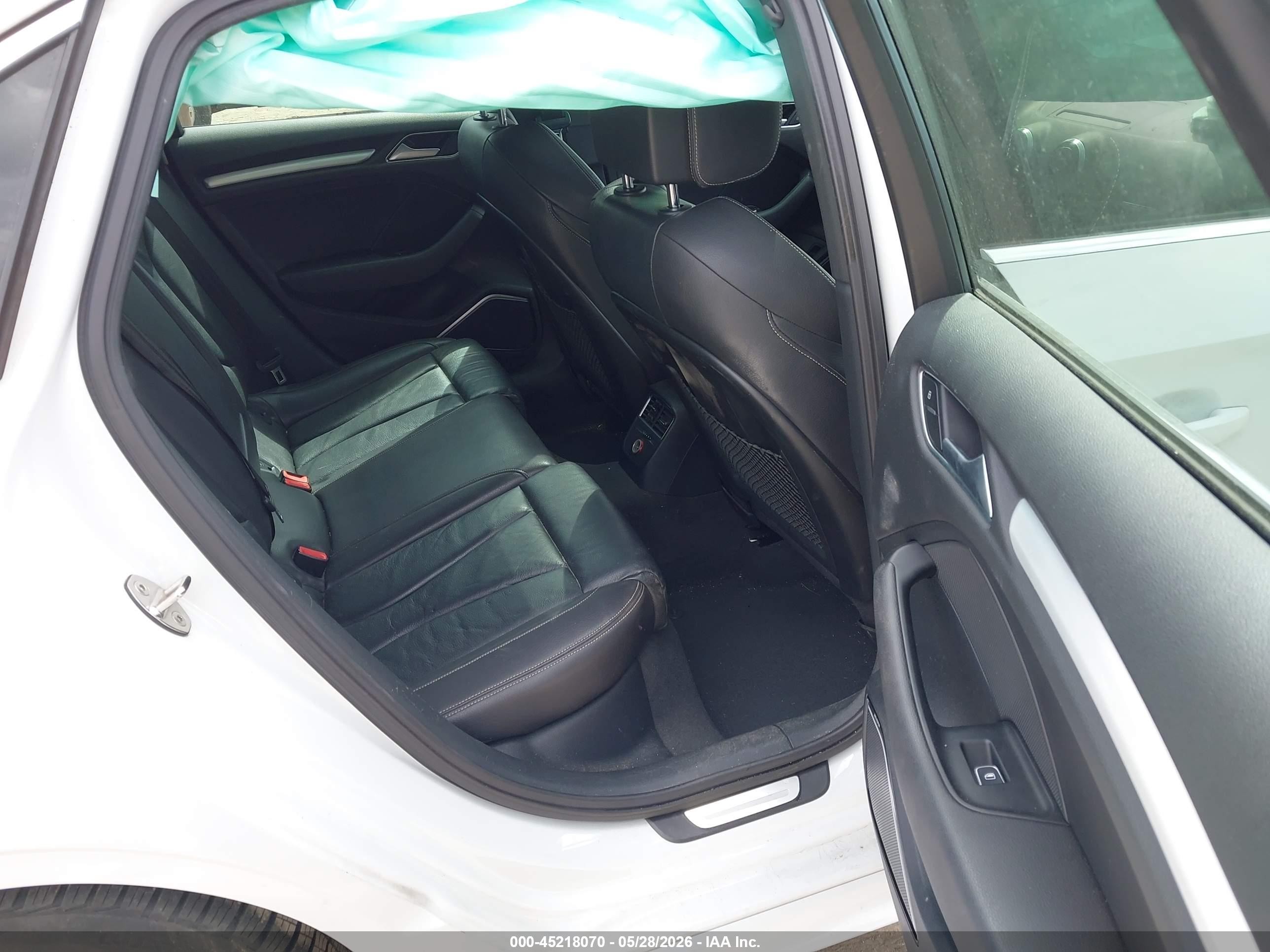 2015 Audi S3 2.0t Premium Plus Белый vin: WAUBFGFF8F1120415