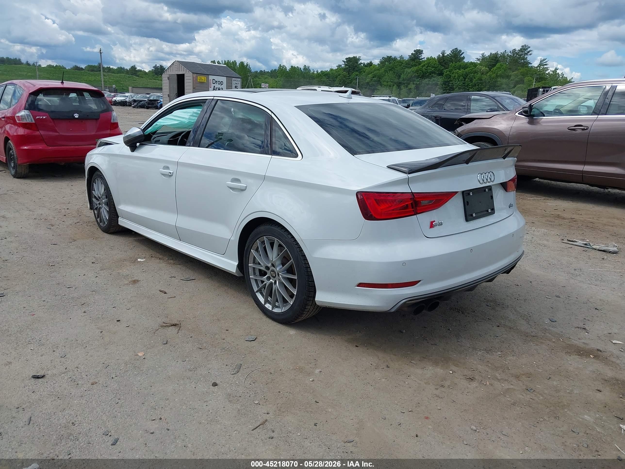 2015 Audi S3 2.0t Premium Plus Белый vin: WAUBFGFF8F1120415