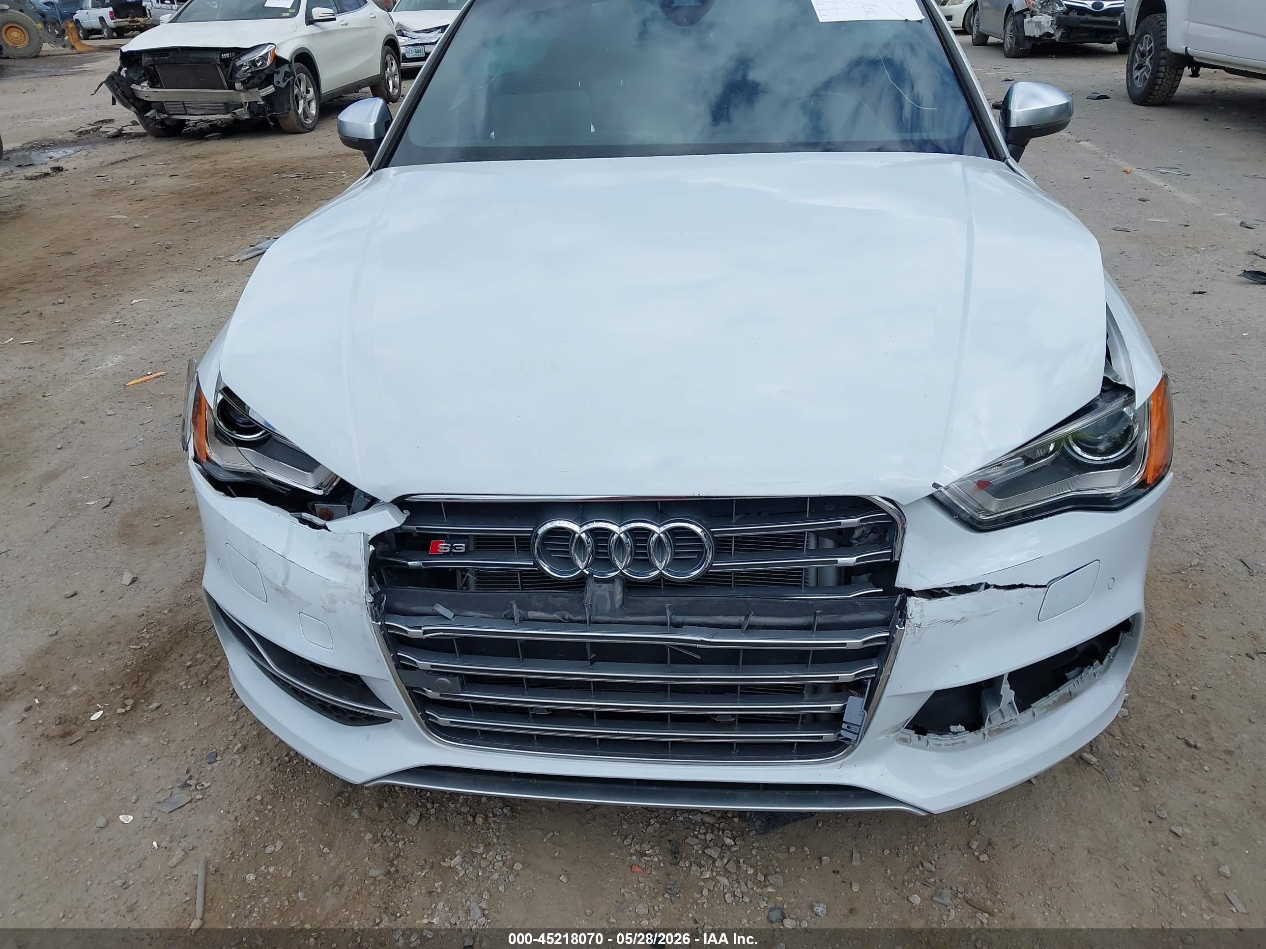 2015 Audi S3 2.0t Premium Plus Белый vin: WAUBFGFF8F1120415