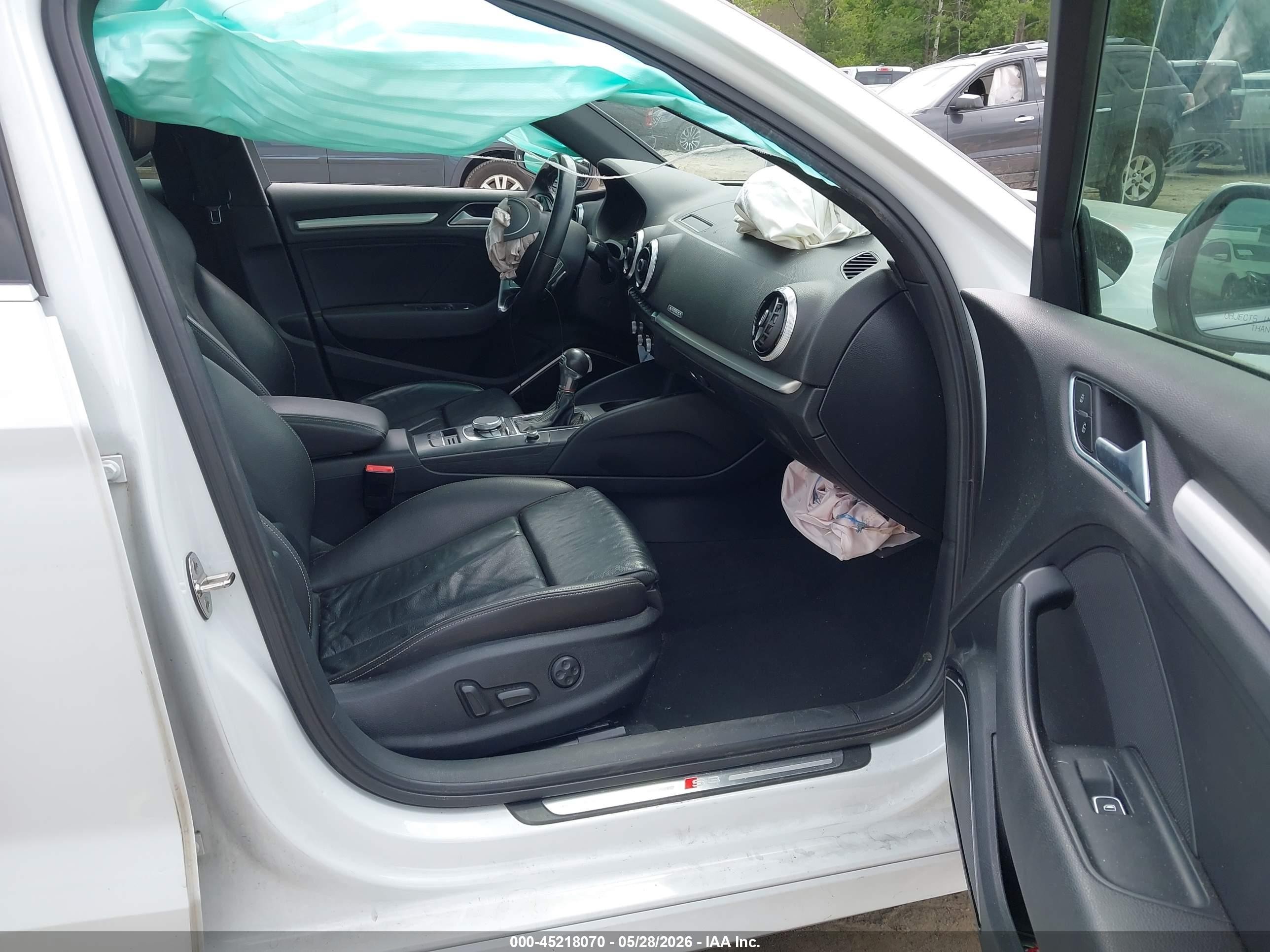 2015 Audi S3 2.0t Premium Plus Белый vin: WAUBFGFF8F1120415