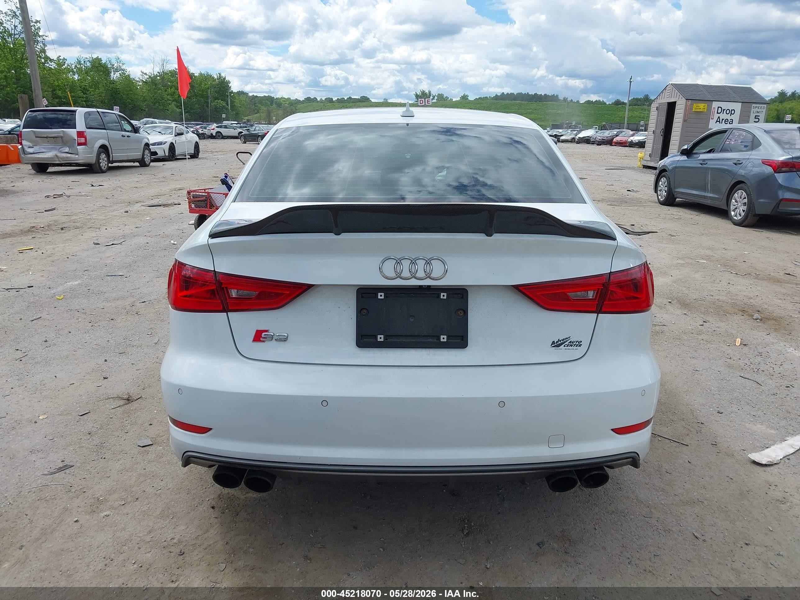 2015 Audi S3 2.0t Premium Plus Белый vin: WAUBFGFF8F1120415