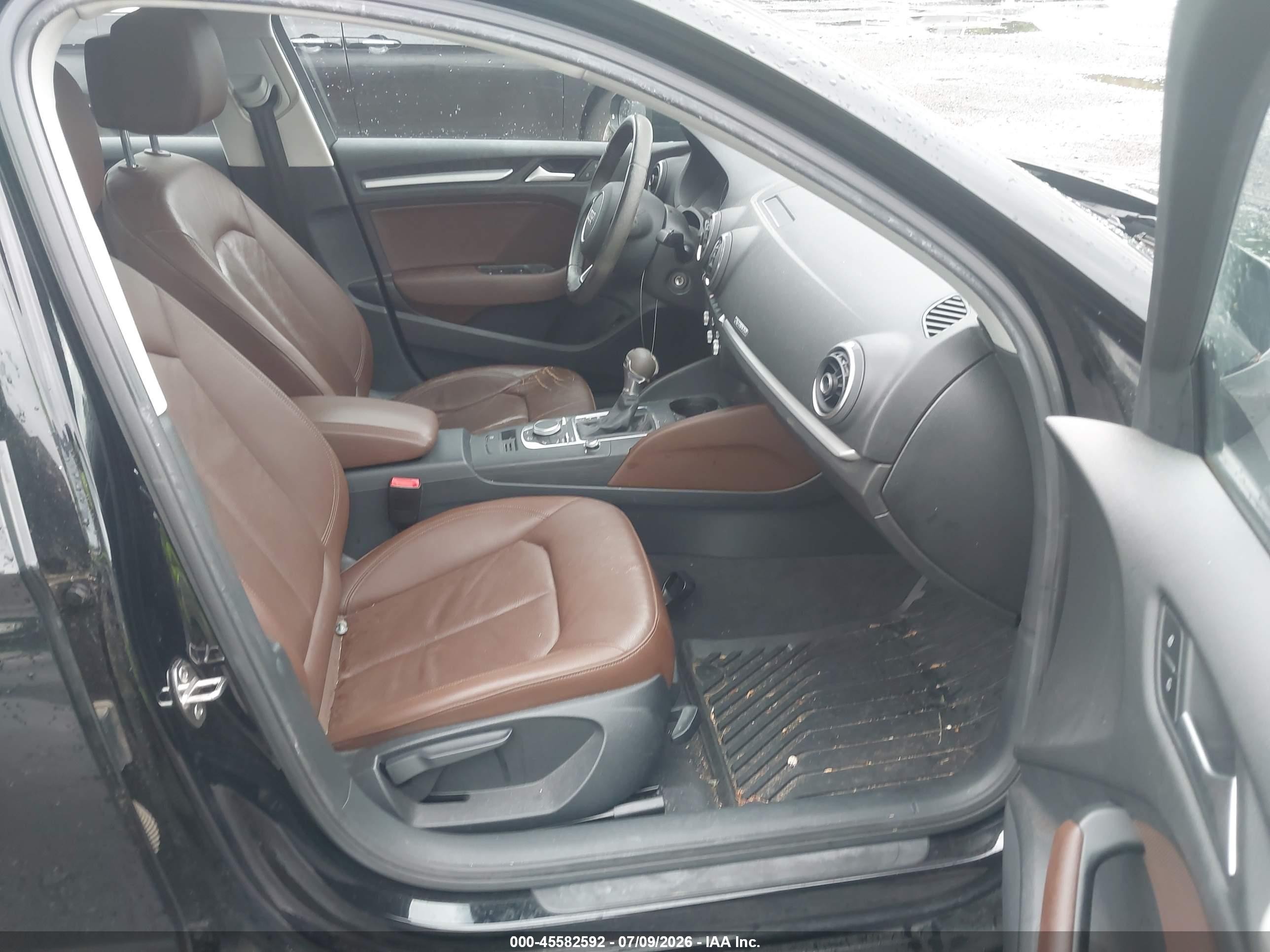 2015 Audi A3 2.0t Premium Черный vin: WAUBFGFF8F1124545