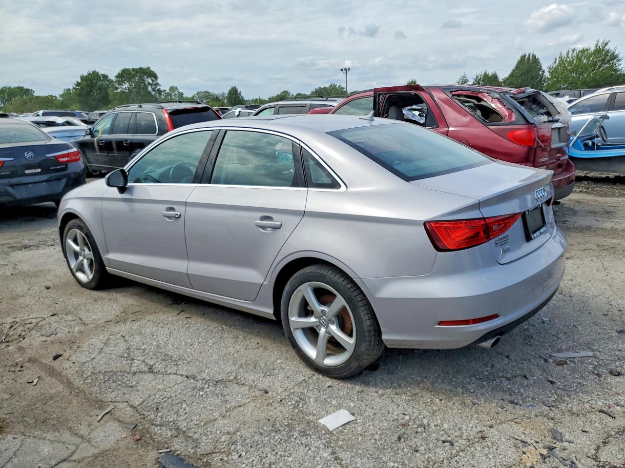 2015 Audi A3 Premium Серебряный vin: WAUBFGFF9F1062993