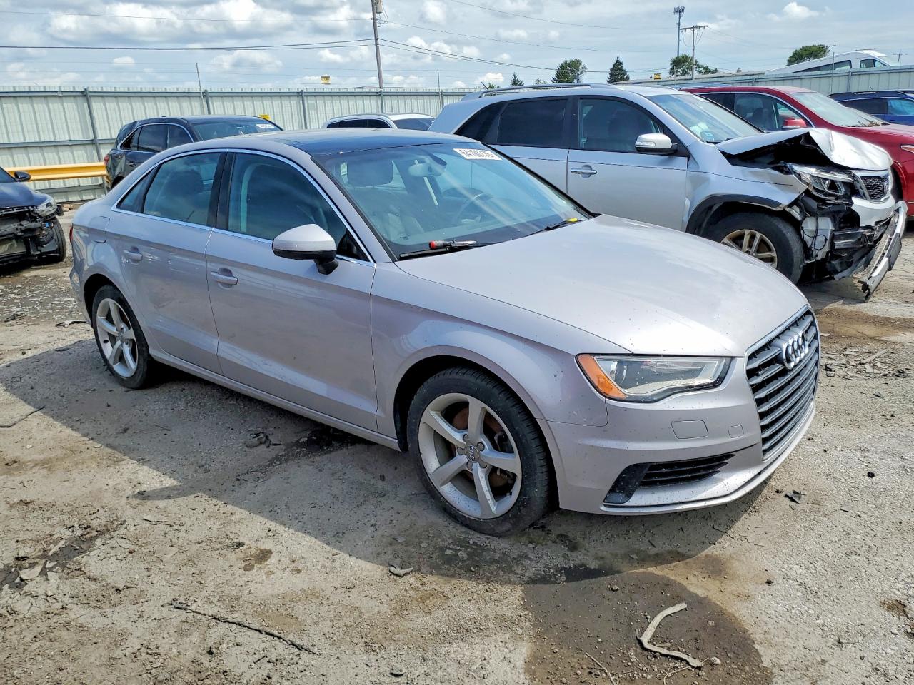 2015 Audi A3 Premium Серебряный vin: WAUBFGFF9F1062993
