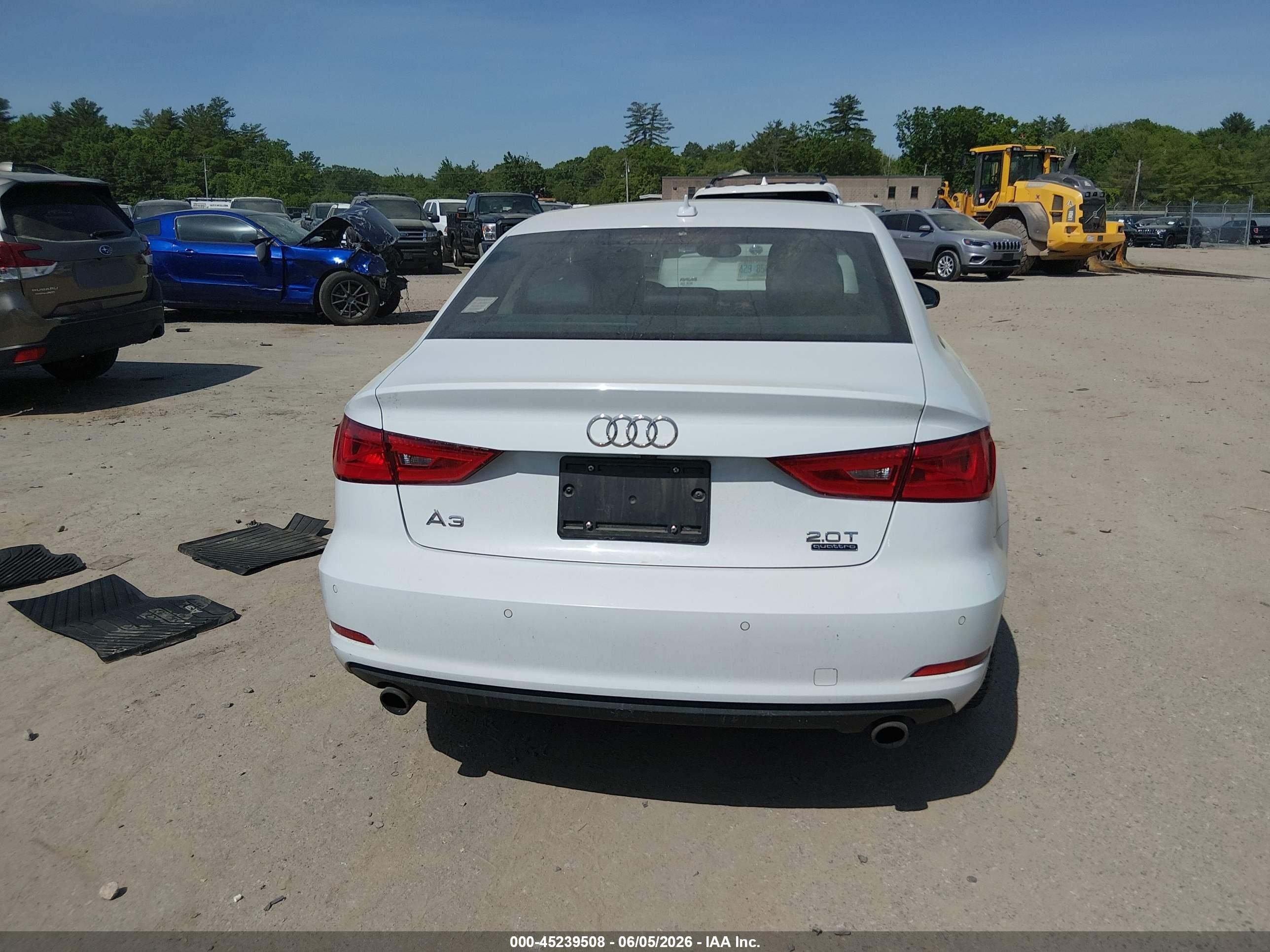 2015 Audi A3 2.0t Premium Белый vin: WAUBFGFF9F1141127