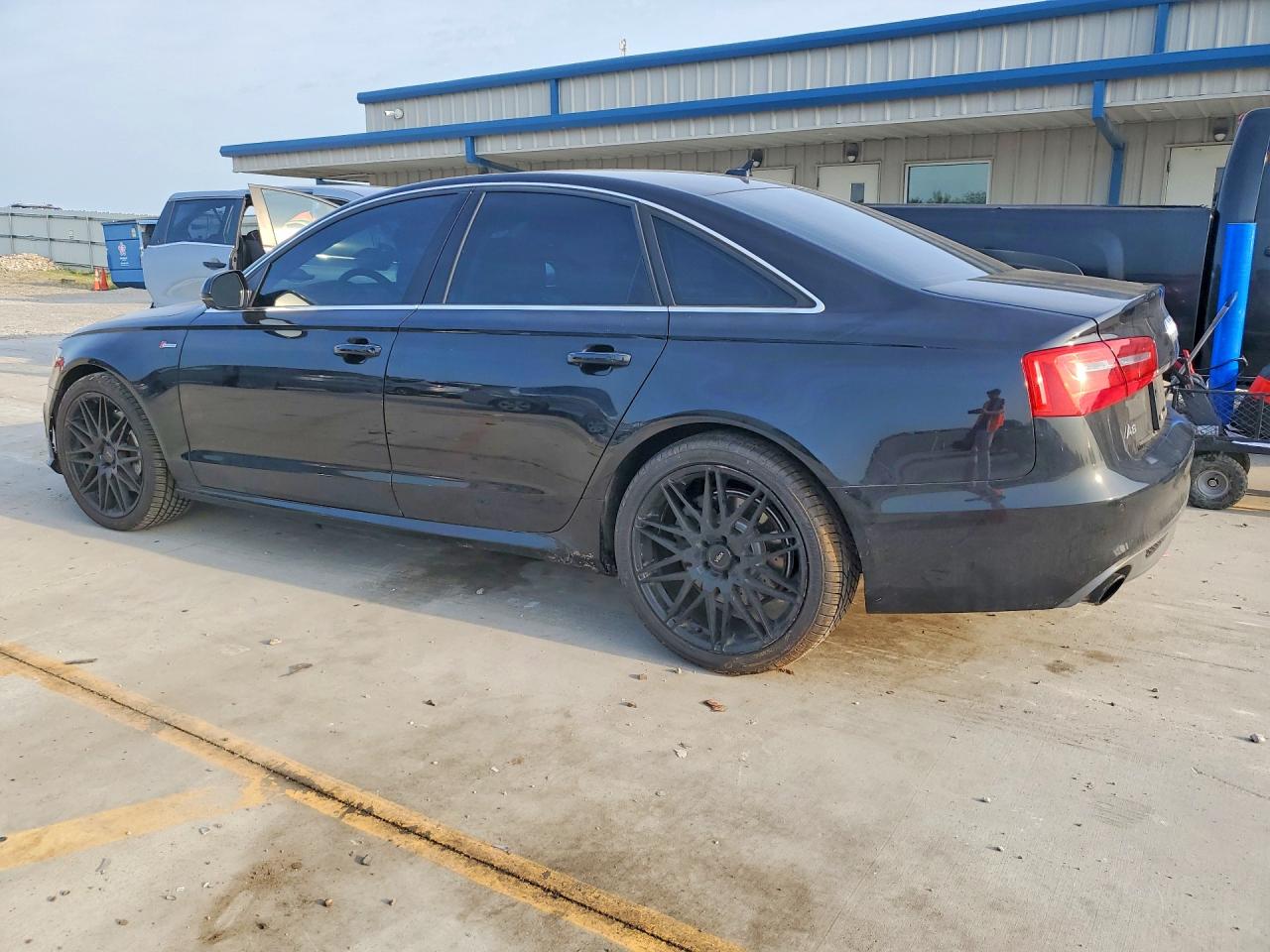 2012 Audi A6 3.0 Quattro Black vin: WAUBGAFC7CN015790