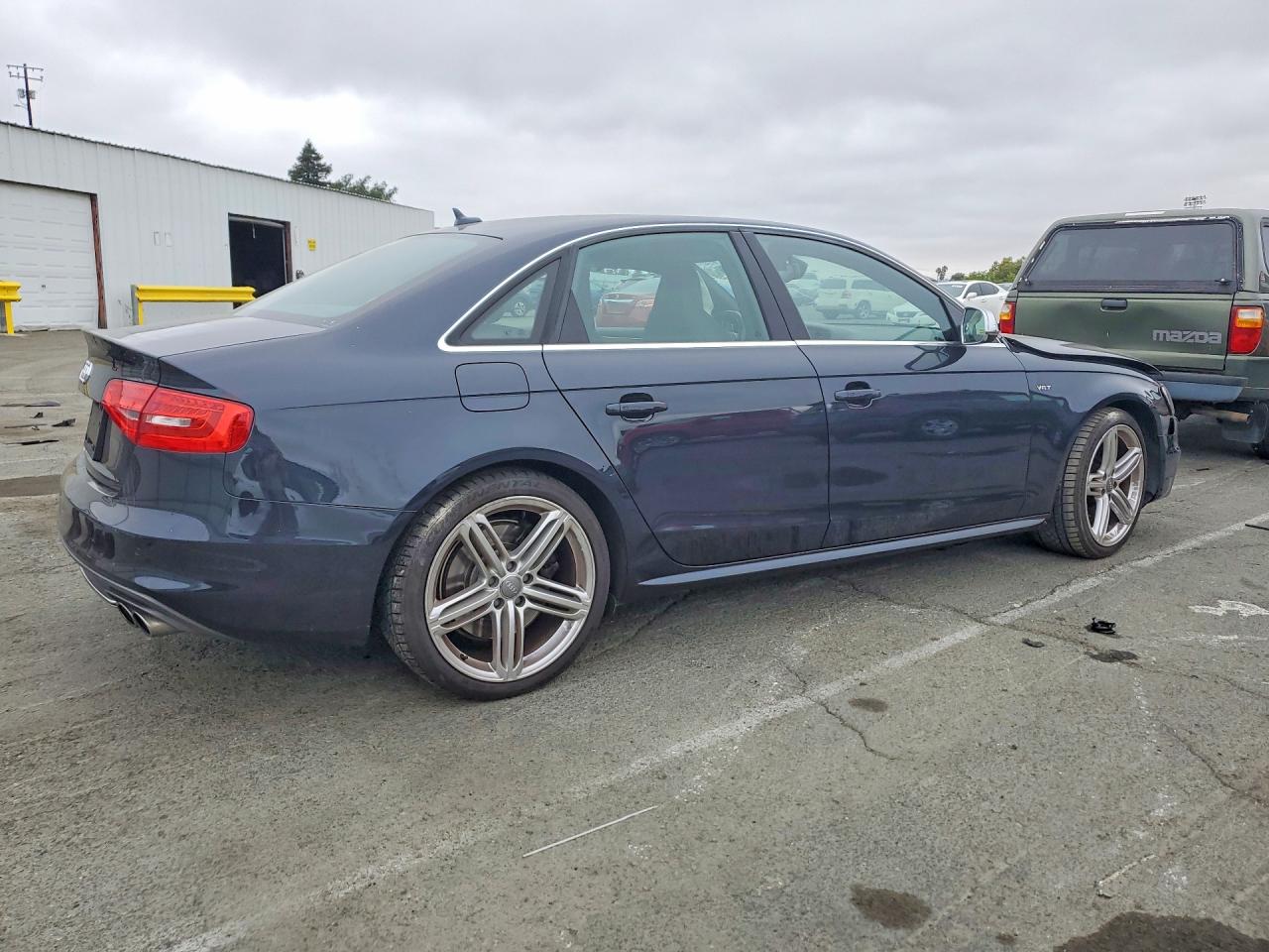 2014 Audi S4 Premium Plus Charcoal vin: WAUBGAFL4EA020617