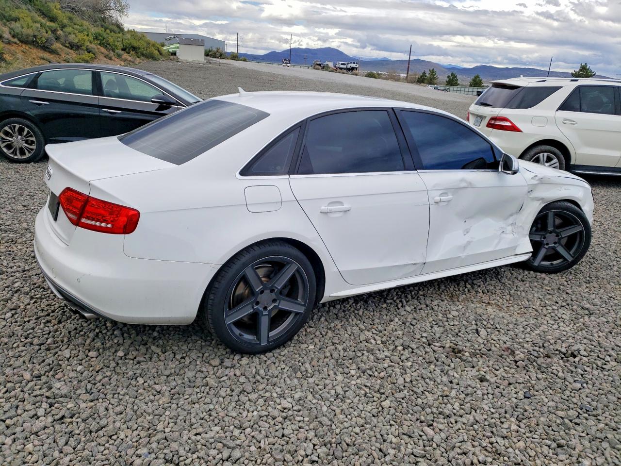 2010 Audi S4 Premium Plus White vin: WAUBGAFL9AA115815