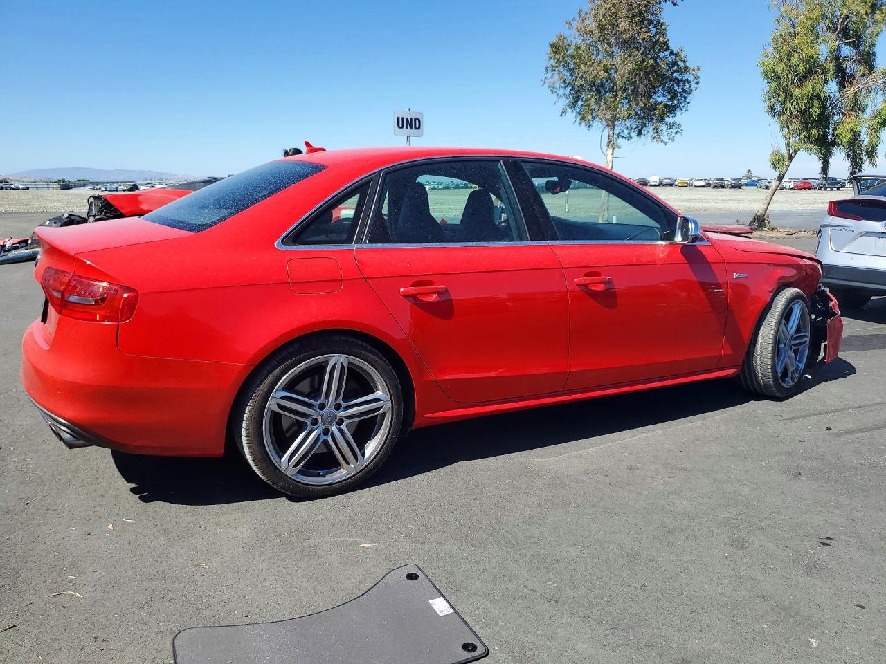 2015 Audi S4 Premium Plus Red vin: WAUBGAFLXFA072223