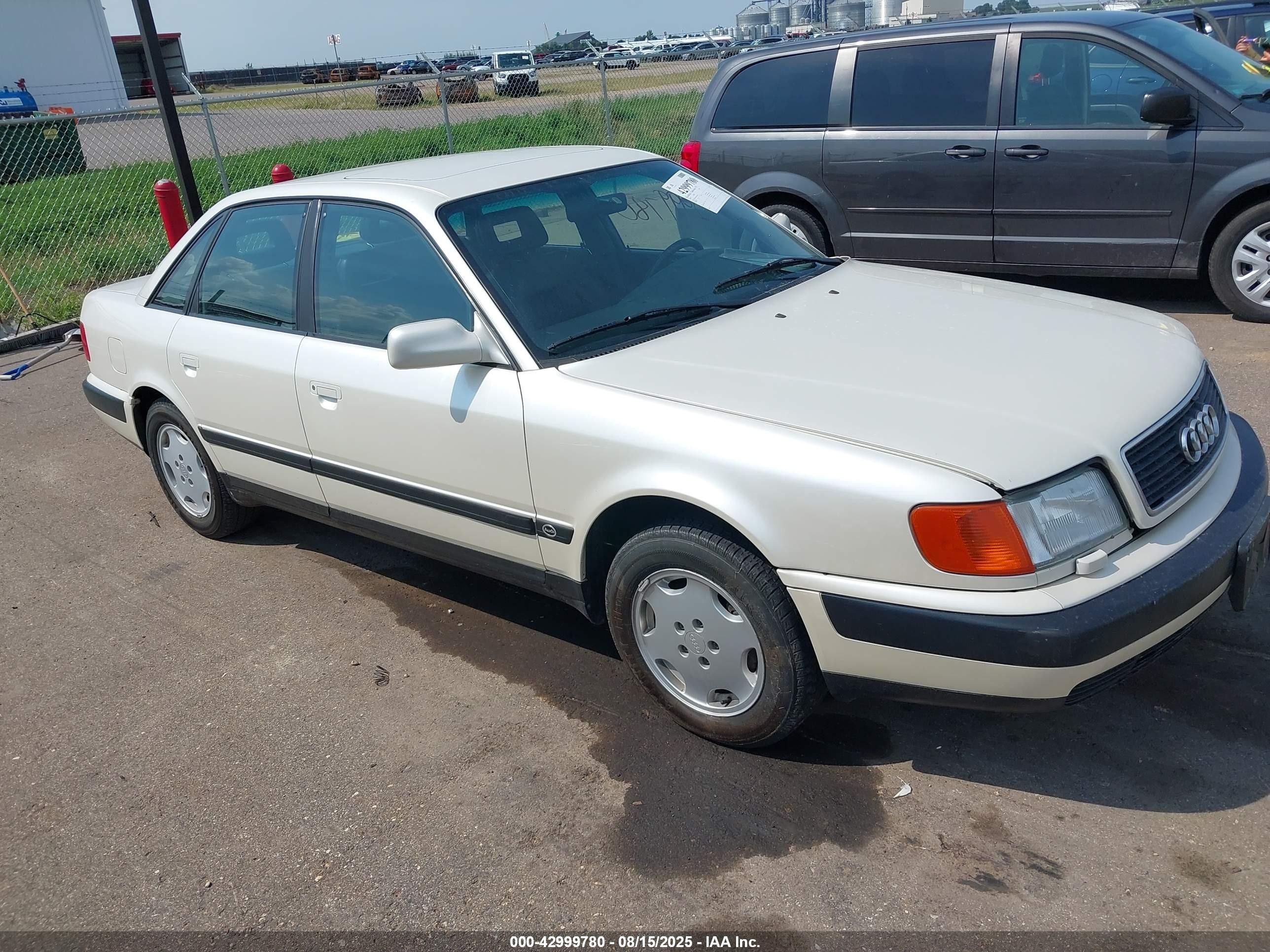 1994 Audi 100 S White vin: WAUBJ84A8RN001255