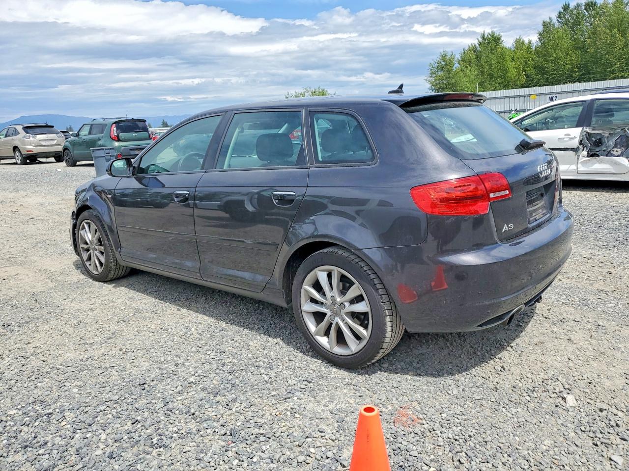2013 Audi A3 Premium Серый vin: WAUBJAFMXDA009842