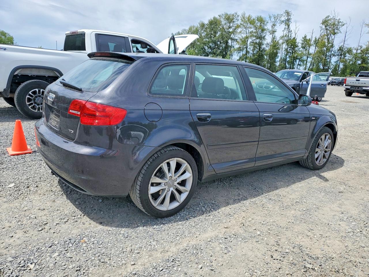 2013 Audi A3 Premium Серый vin: WAUBJAFMXDA009842