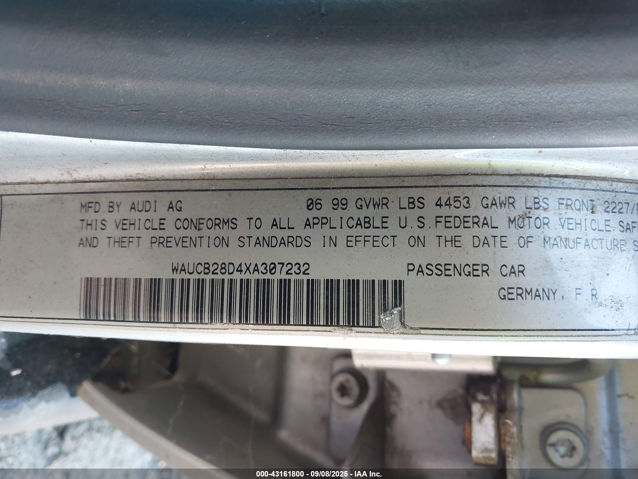 1999 Audi A4 1.8t Quattro Серебряный vin: WAUCB28D4XA307232