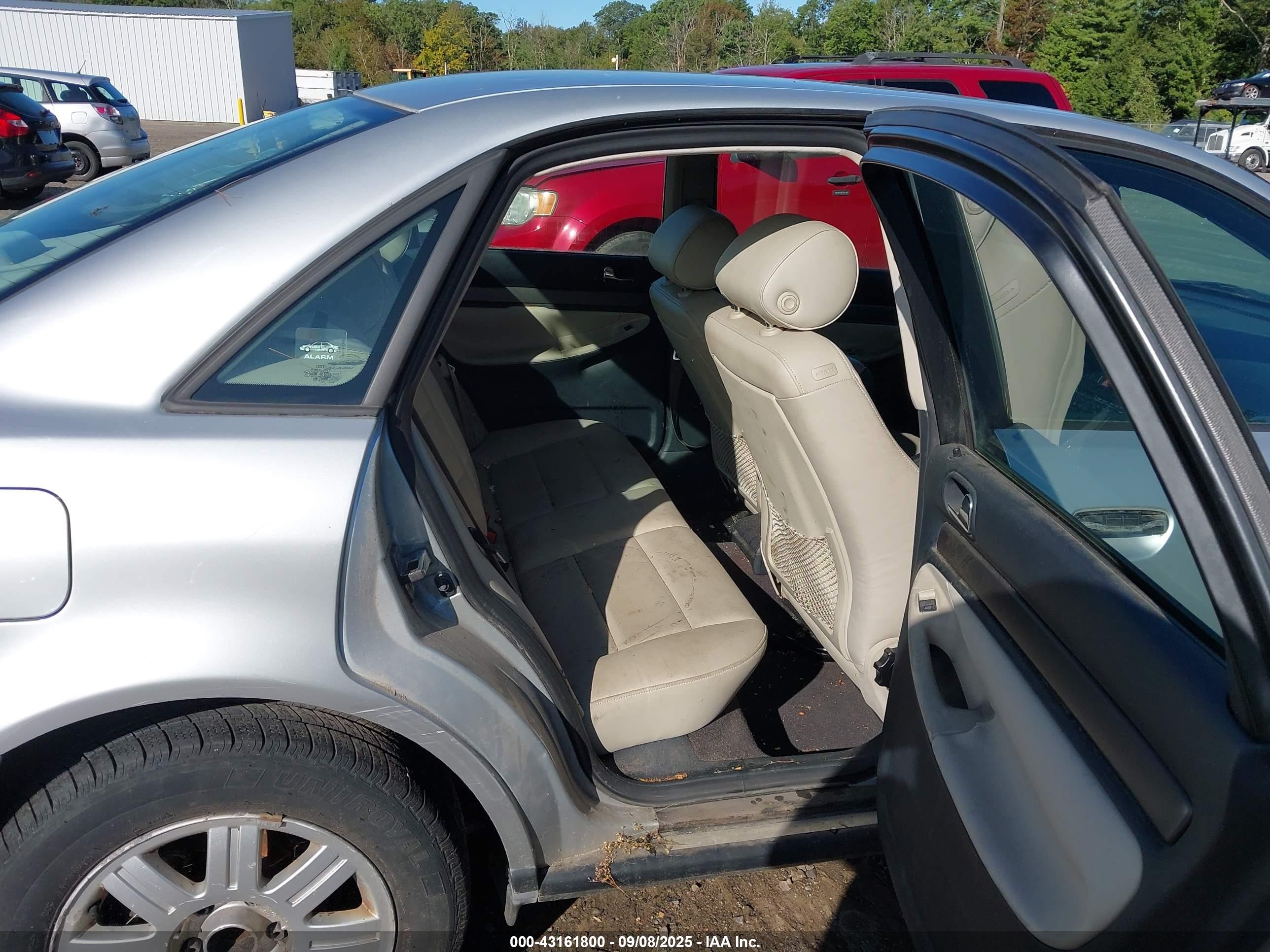 1999 Audi A4 1.8t Quattro Серебряный vin: WAUCB28D4XA307232