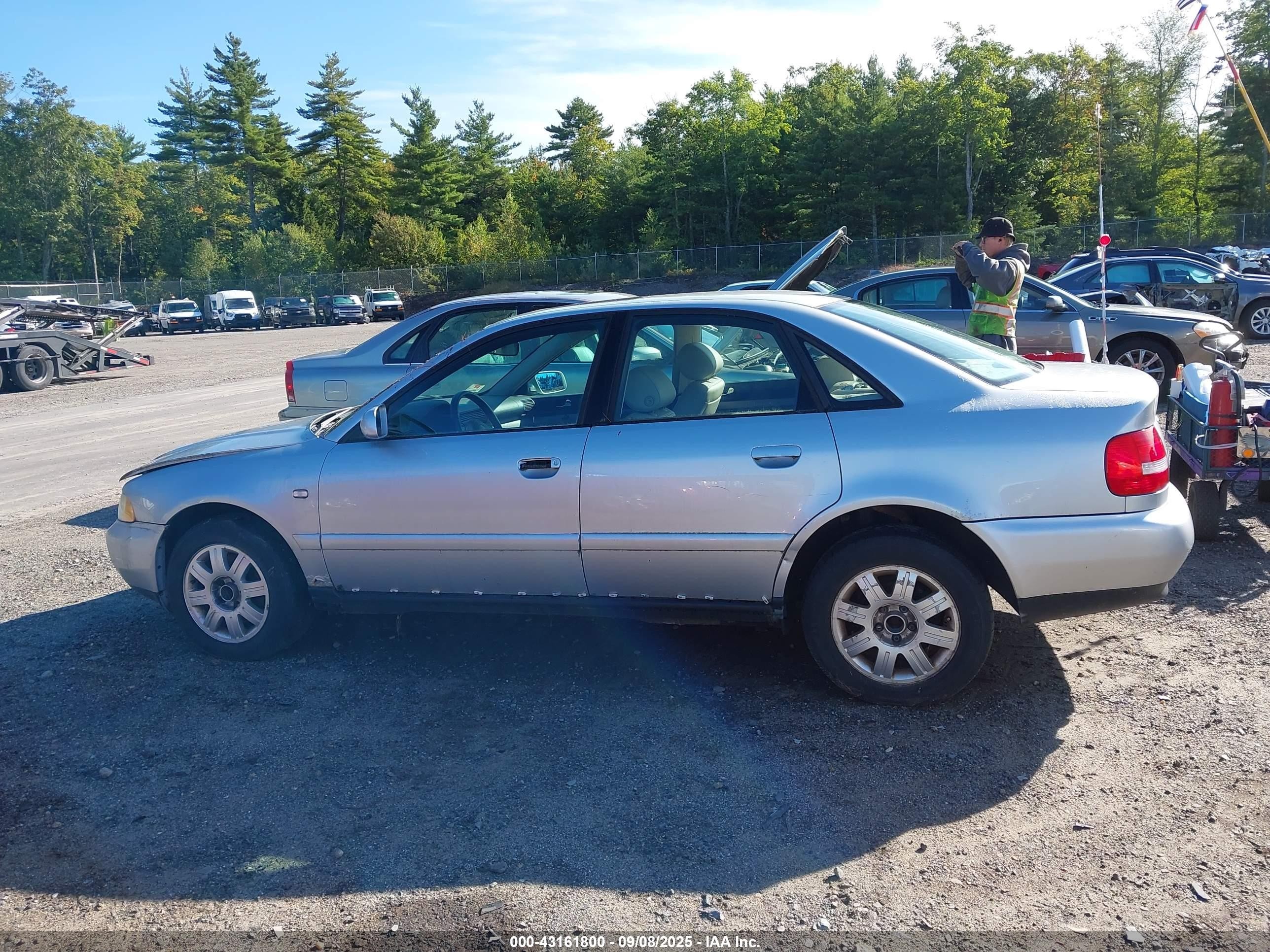 1999 Audi A4 1.8t Quattro Серебряный vin: WAUCB28D4XA307232