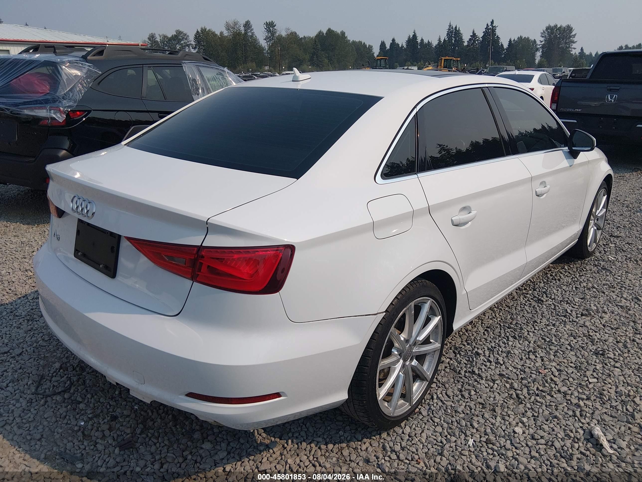 2015 Audi A3 1.8t Premium White vin: WAUCCGFF2F1011560