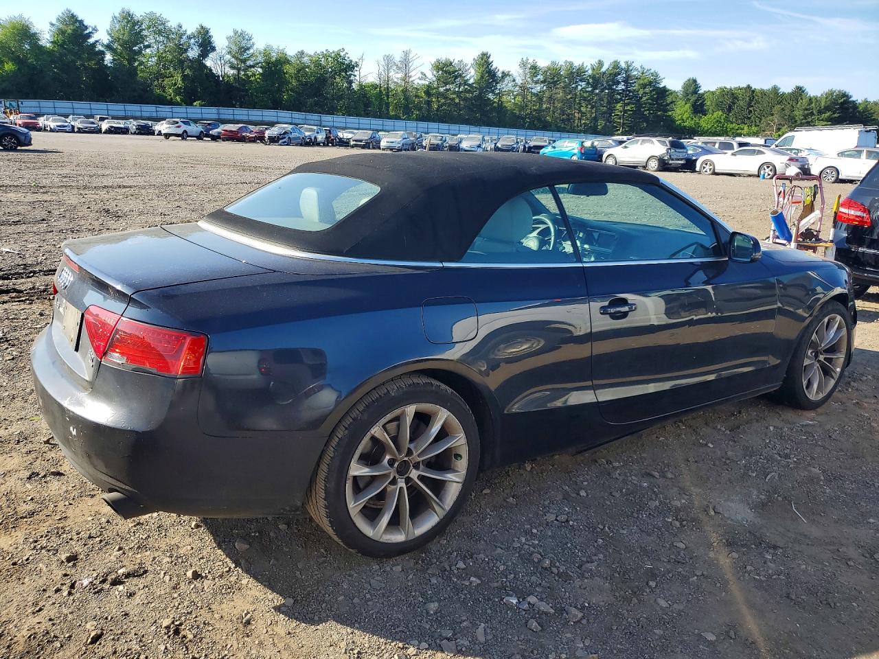 2013 Audi A5 Premium Черный vin: WAUCFAFH9DN005721