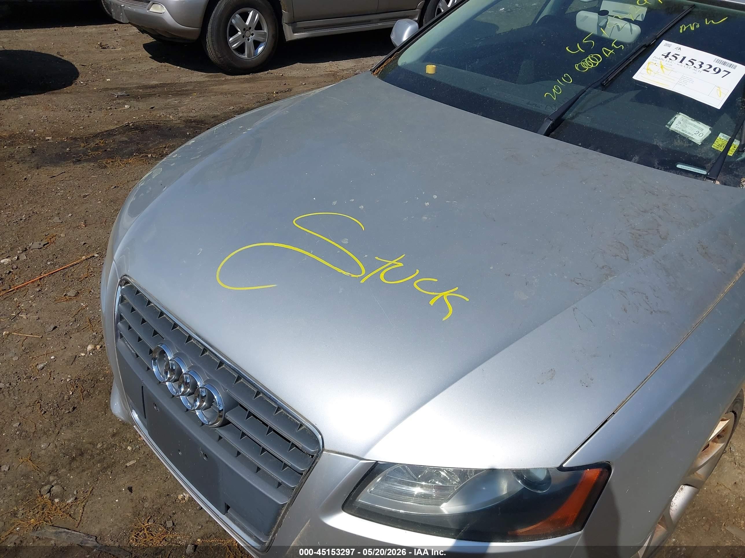 2010 Audi A5 2.0t Premium Серебряный vin: WAUCFAFR1AA073121