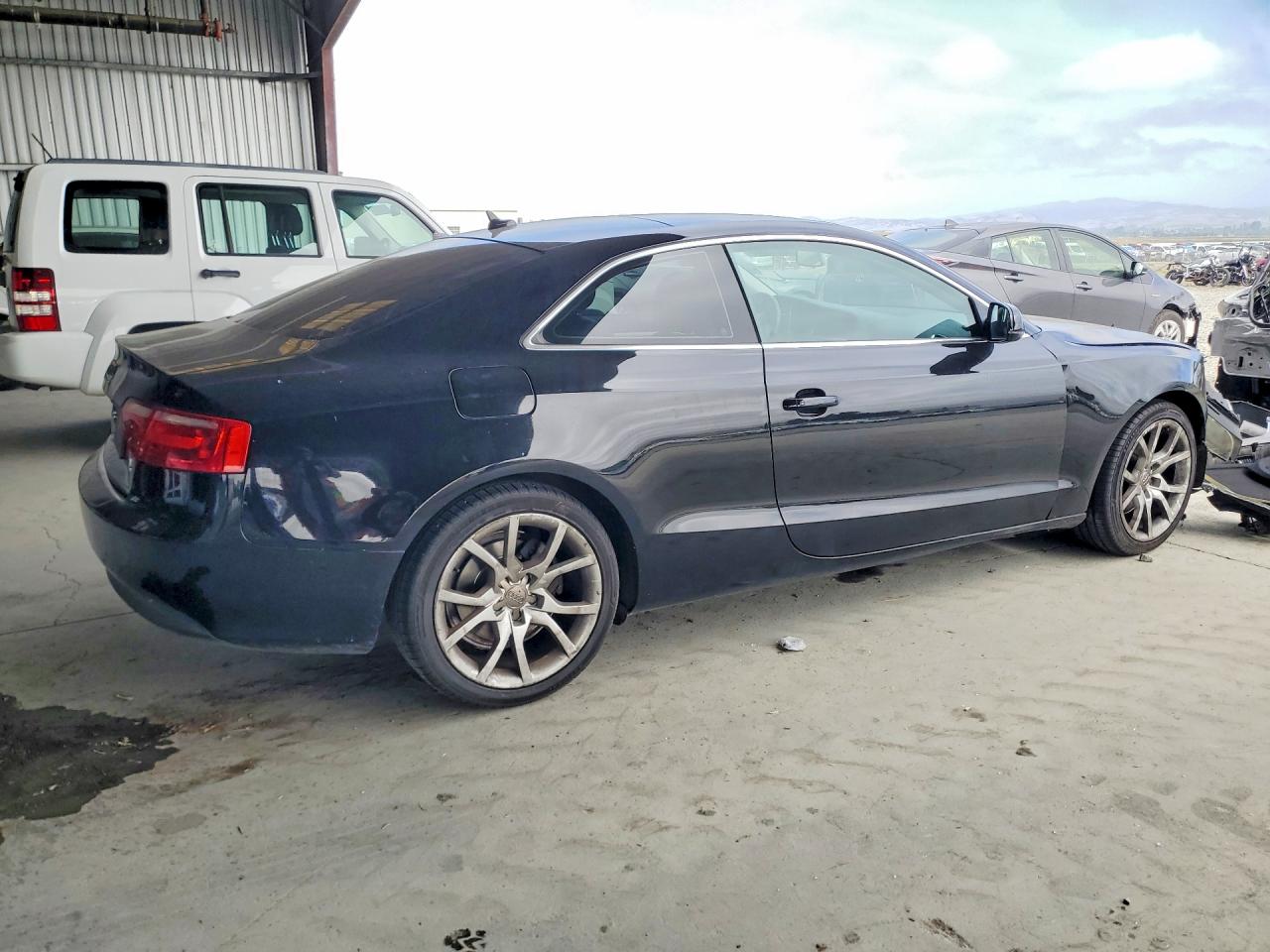 2011 Audi A5 Premium Черный vin: WAUCFAFR1BA004446