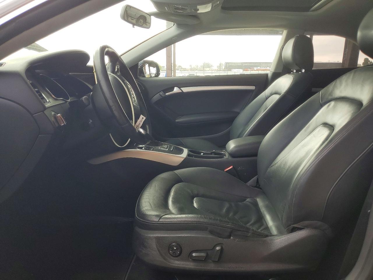 2011 Audi A5 Premium Черный vin: WAUCFAFR1BA004446