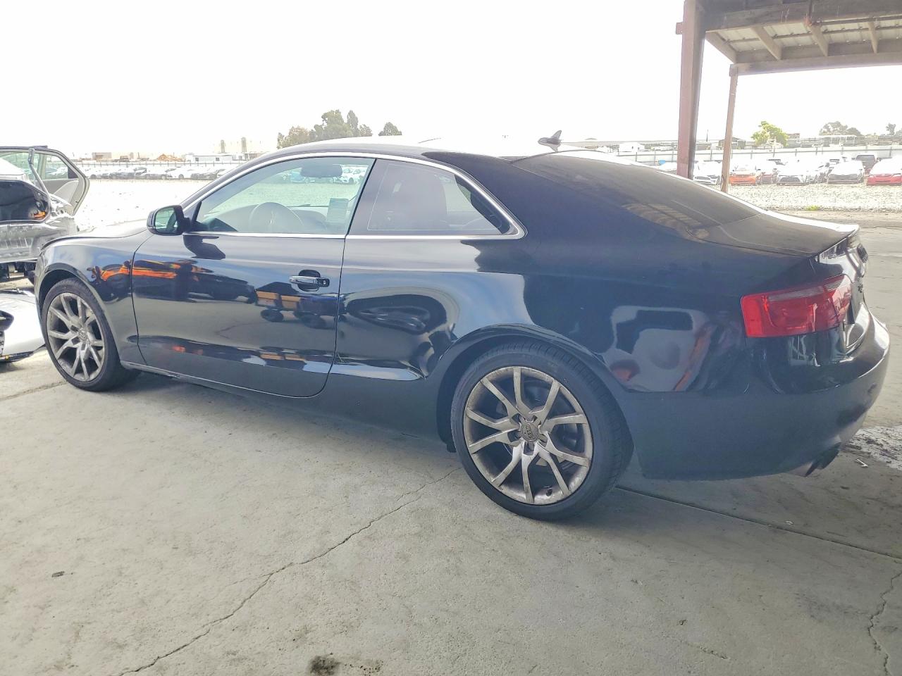 2011 Audi A5 Premium Черный vin: WAUCFAFR1BA004446