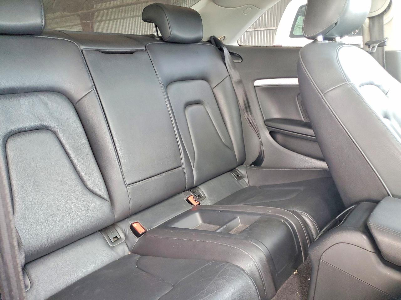 2011 Audi A5 Premium Черный vin: WAUCFAFR1BA004446