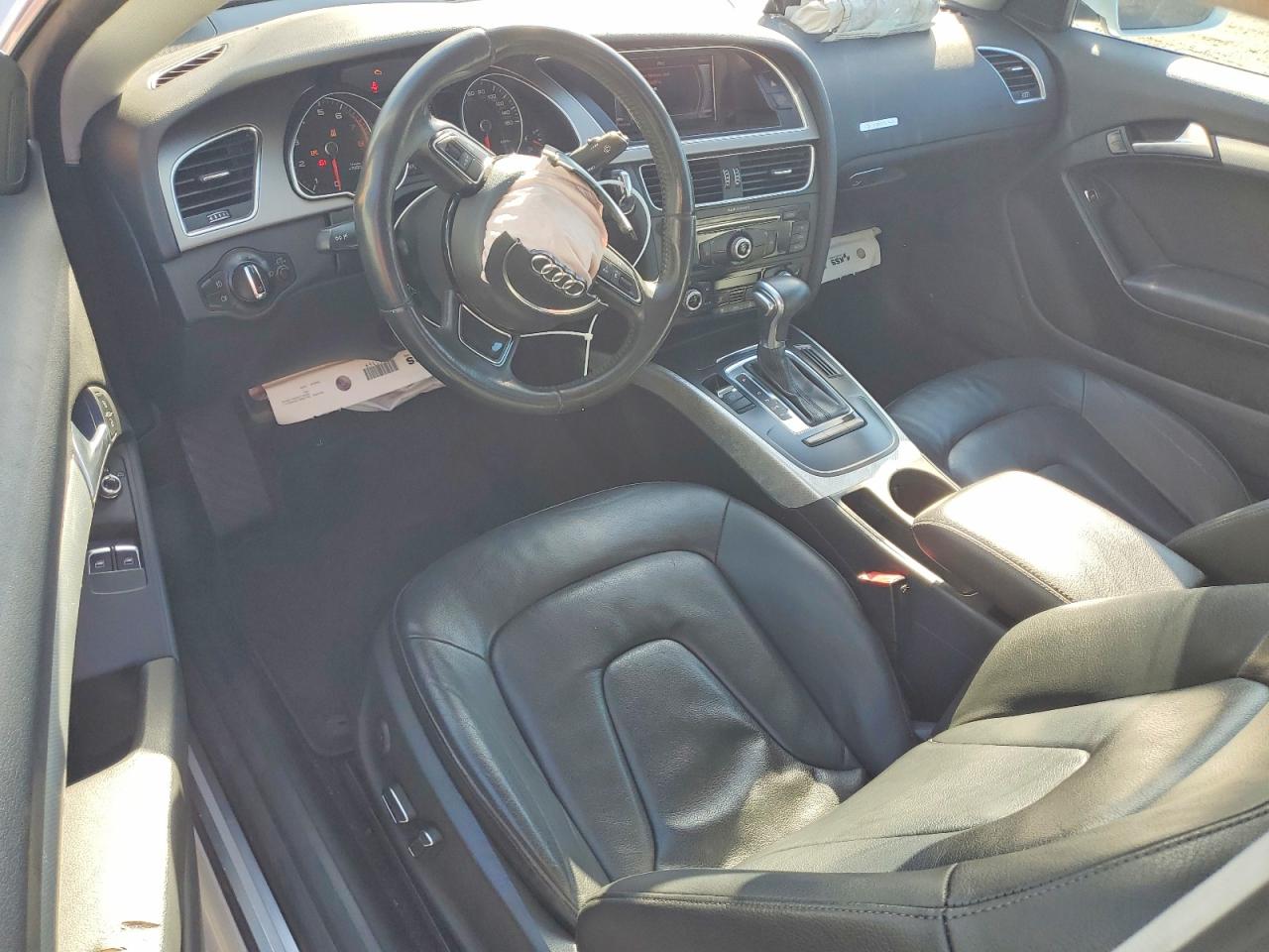 2014 Audi A5 Premium Белый vin: WAUCFAFR1EA003723