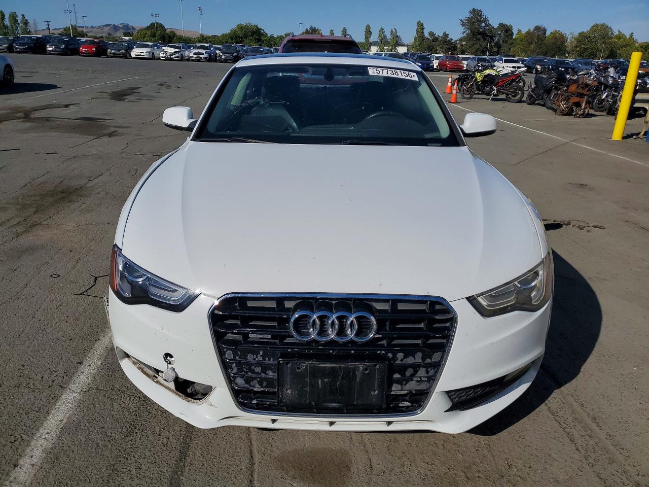 2014 Audi A5 Premium Белый vin: WAUCFAFR1EA003723