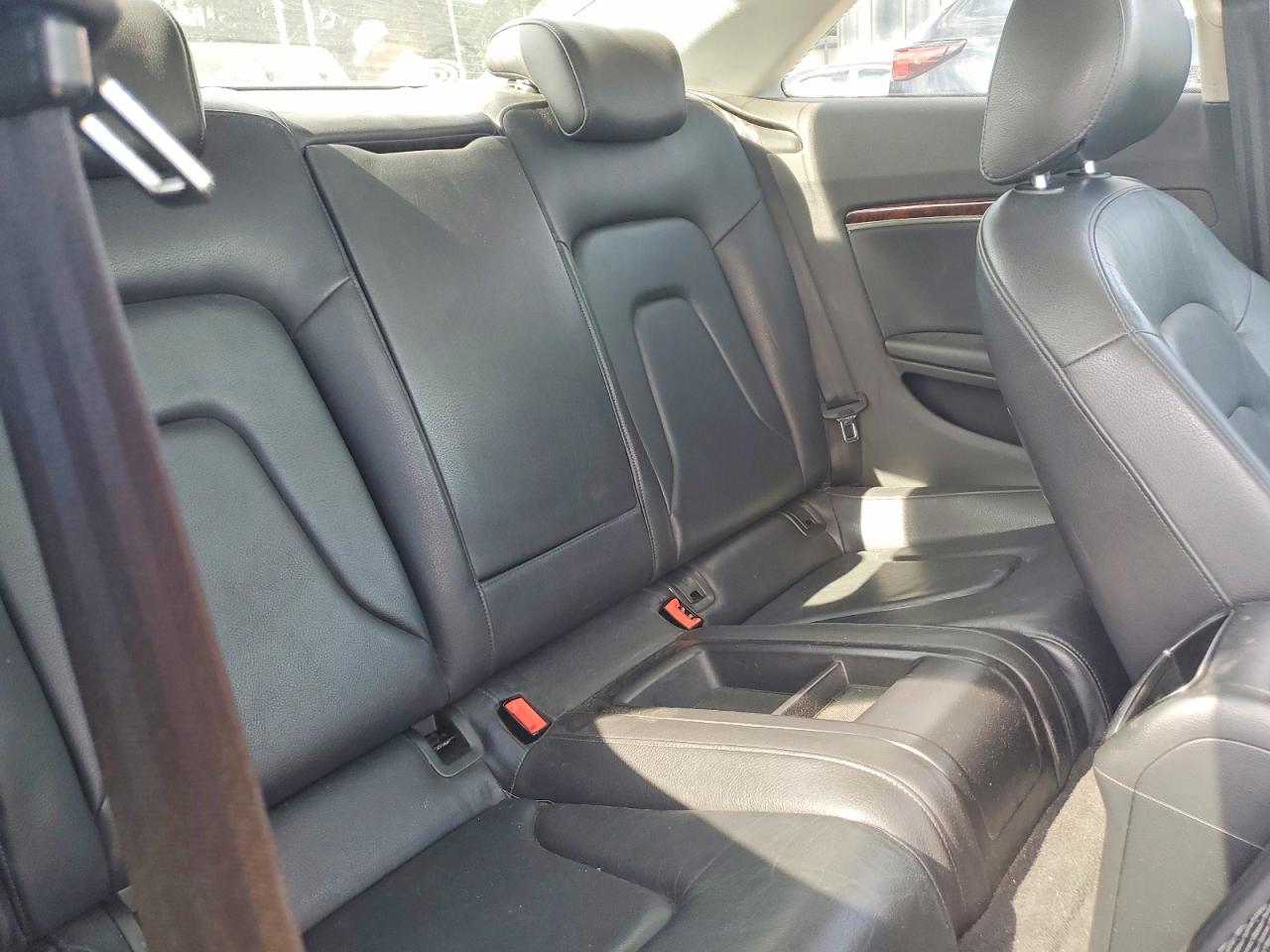 2011 Audi A5 Premium Черный vin: WAUCFAFR2BA021238