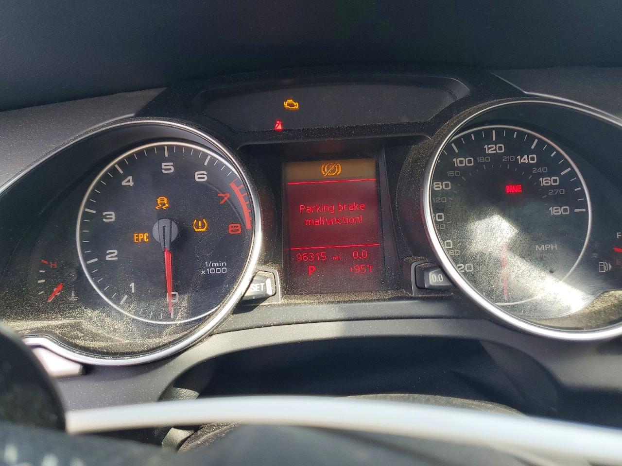 2011 Audi A5 Premium Черный vin: WAUCFAFR2BA021238