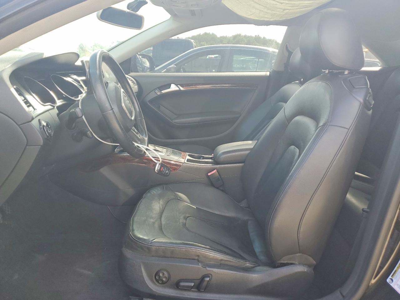 2011 Audi A5 Premium Черный vin: WAUCFAFR2BA021238