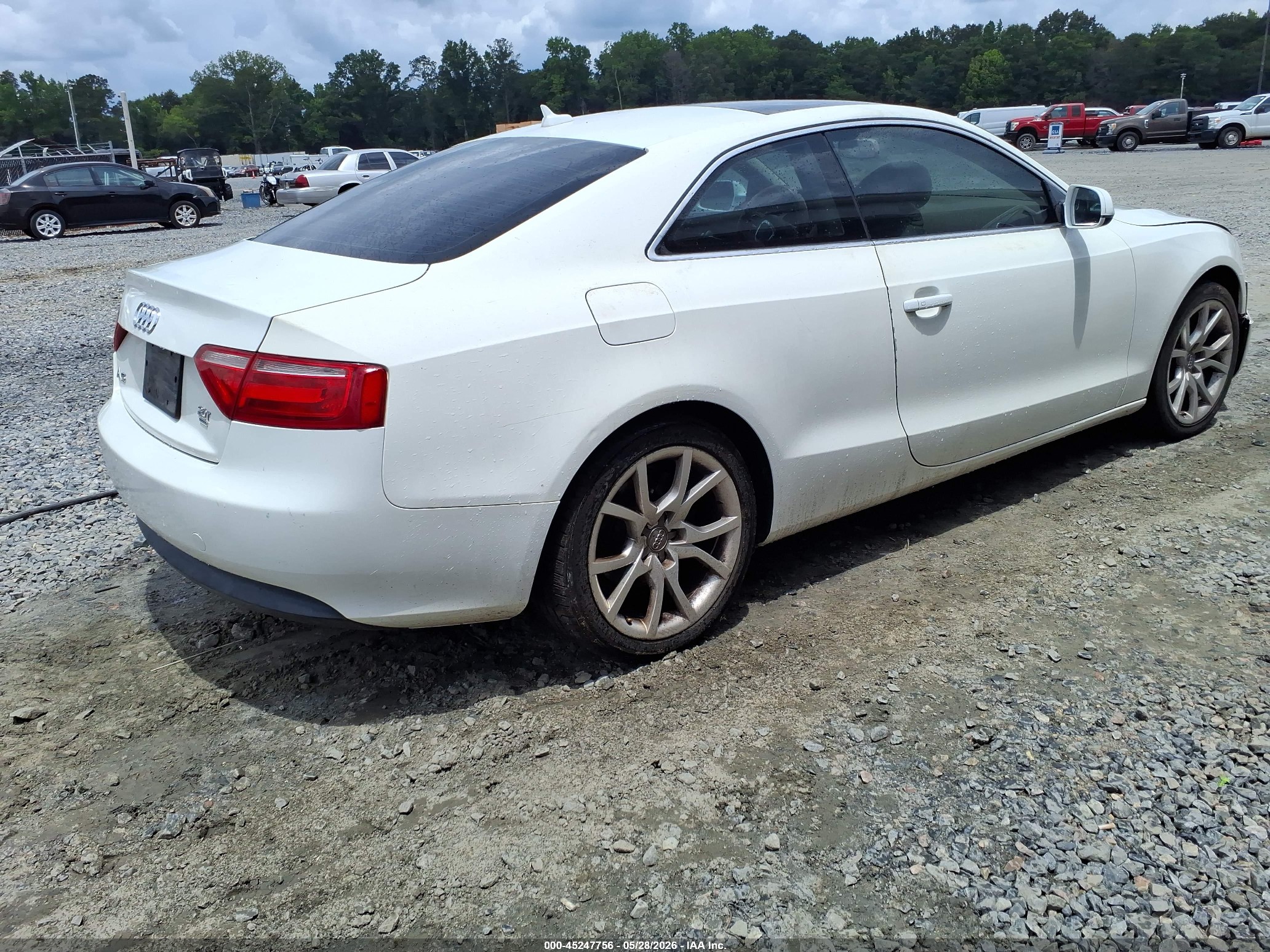 2011 Audi A5 2.0t Premium White vin: WAUCFAFR2BA038055
