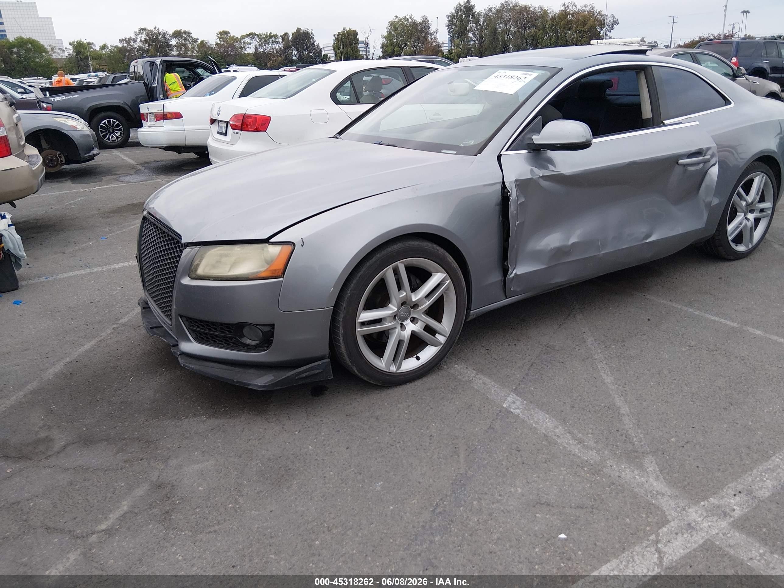 2011 Audi A5 2.0t Premium Серебряный vin: WAUCFAFR3BA004559