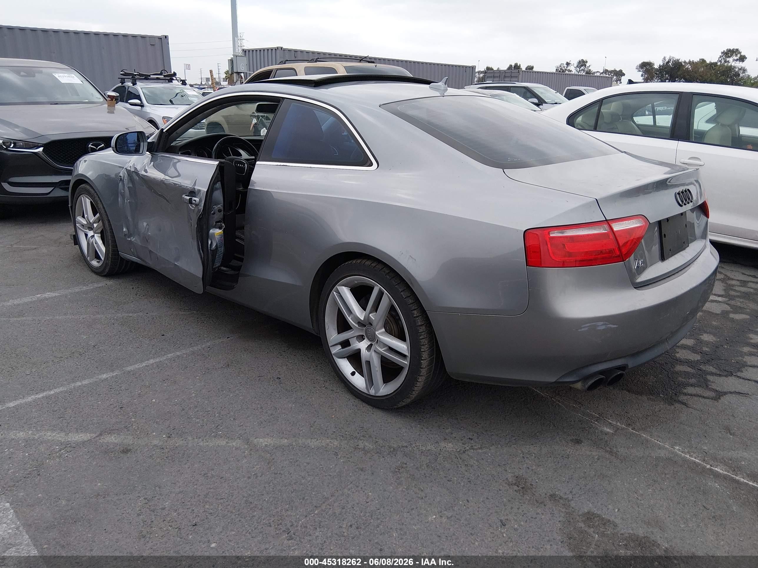 2011 Audi A5 2.0t Premium Серебряный vin: WAUCFAFR3BA004559
