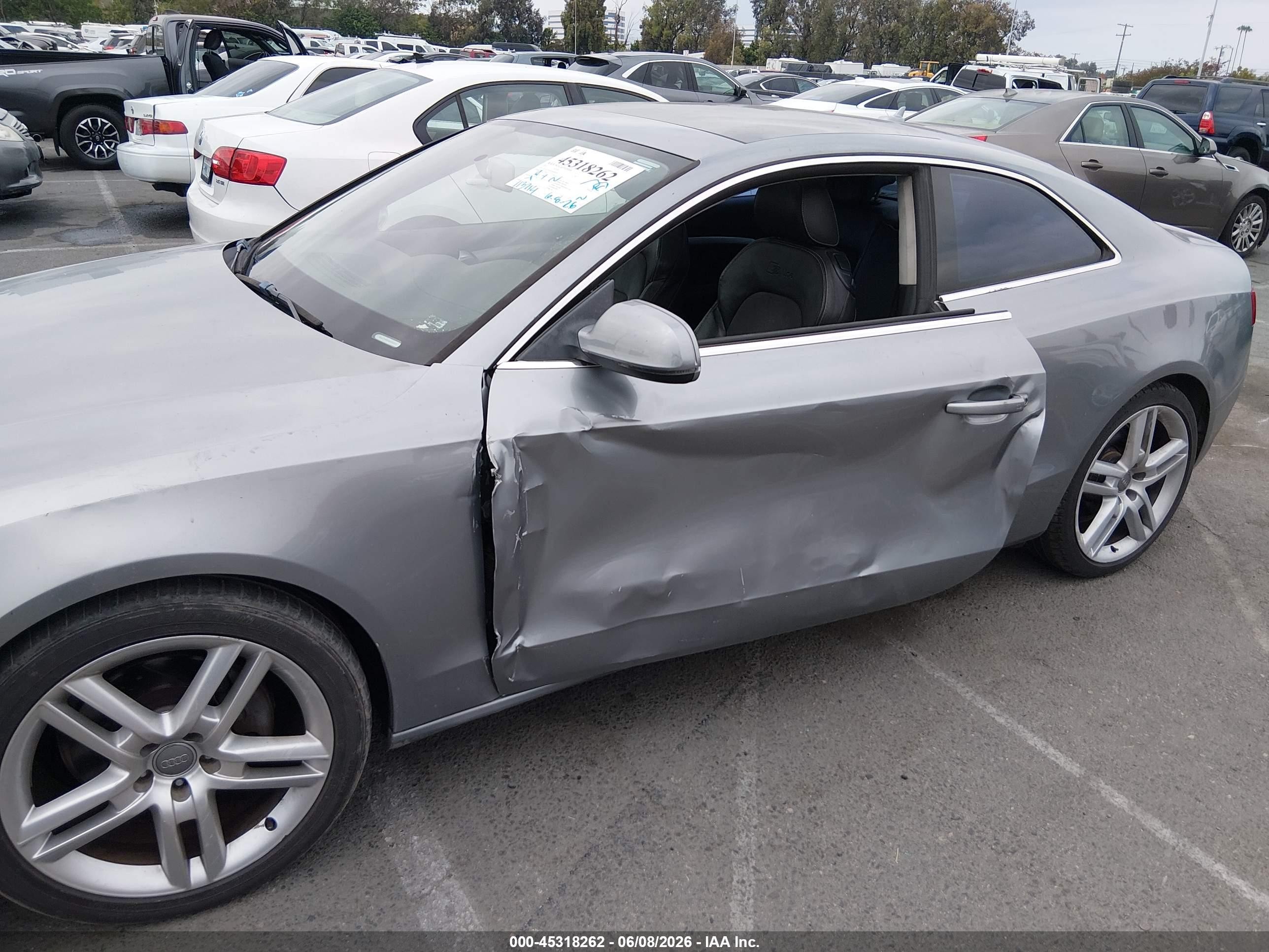 2011 Audi A5 2.0t Premium Серебряный vin: WAUCFAFR3BA004559