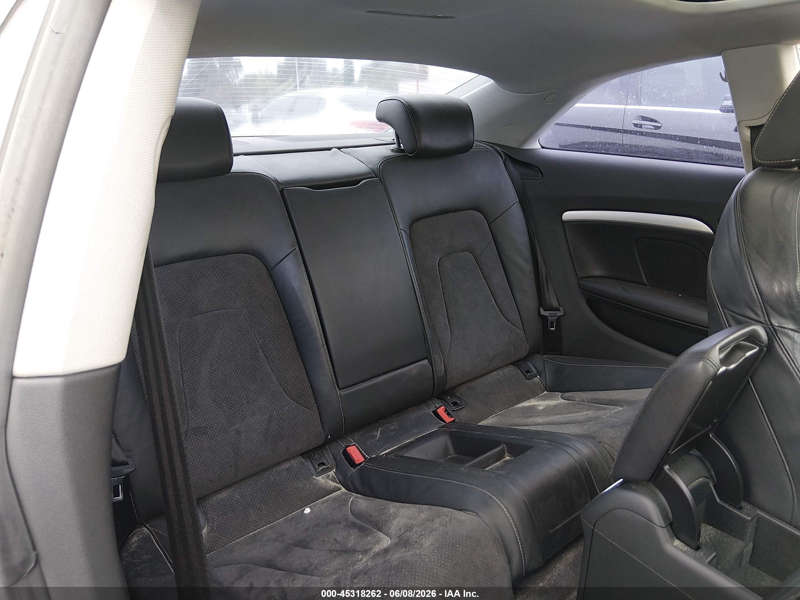 2011 Audi A5 2.0t Premium Серебряный vin: WAUCFAFR3BA004559