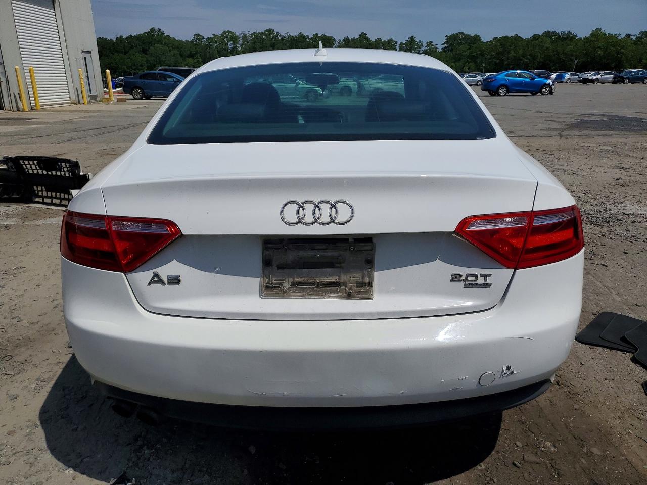 2010 Audi A5 Premium White vin: WAUCFAFR4AA053946