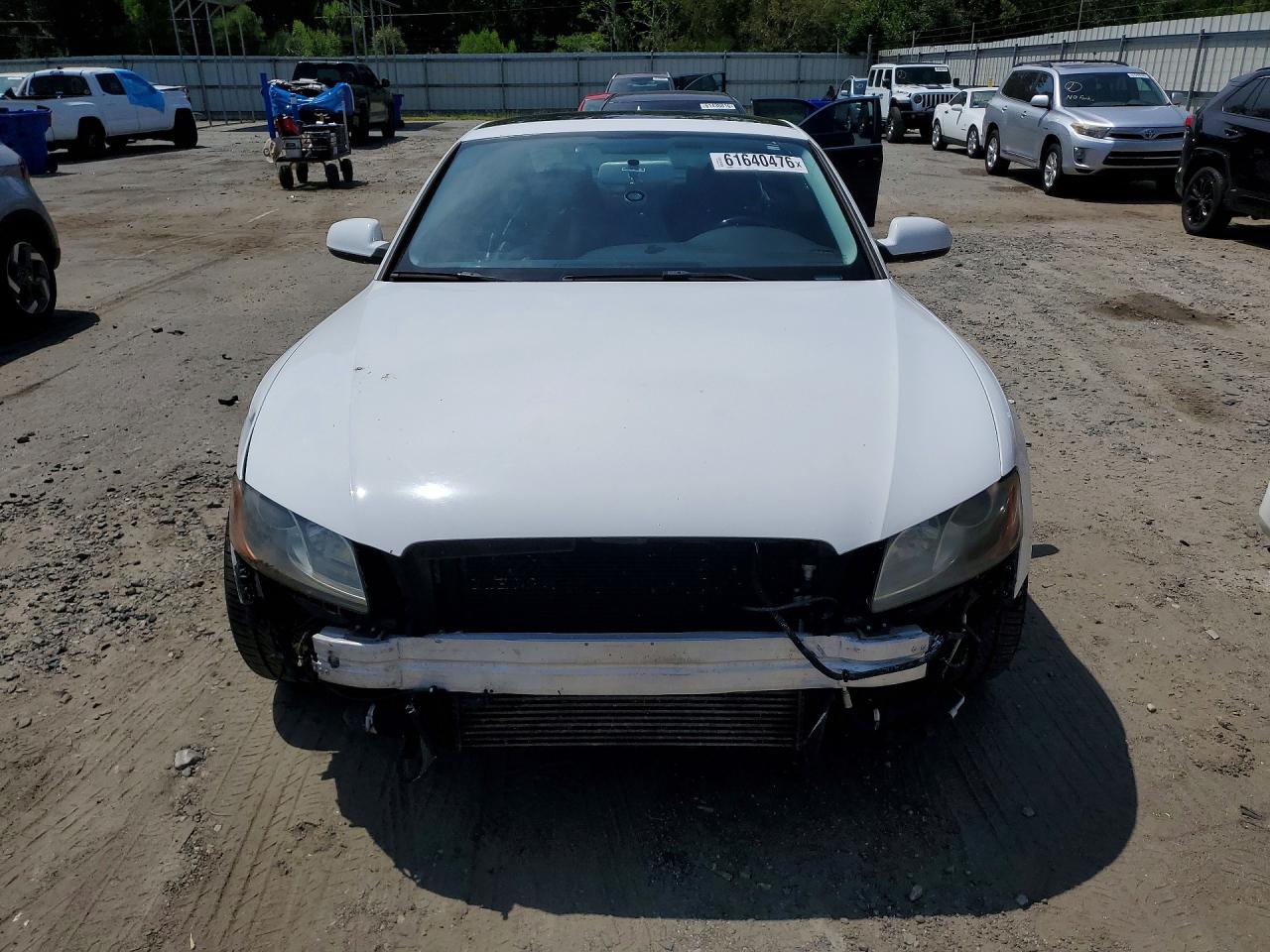 2010 Audi A5 Premium White vin: WAUCFAFR4AA053946