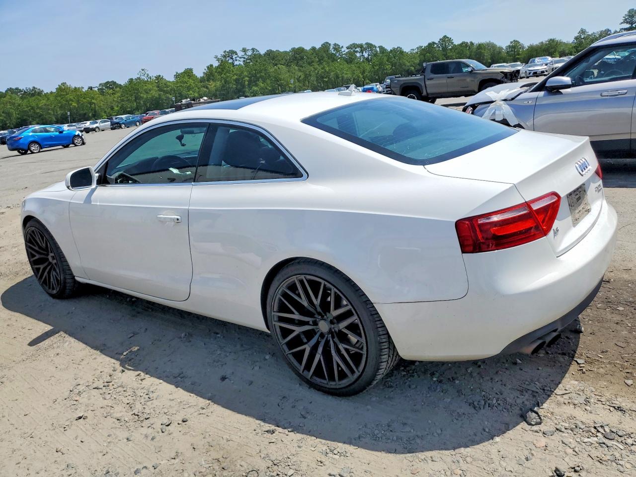 2010 Audi A5 Premium White vin: WAUCFAFR4AA053946