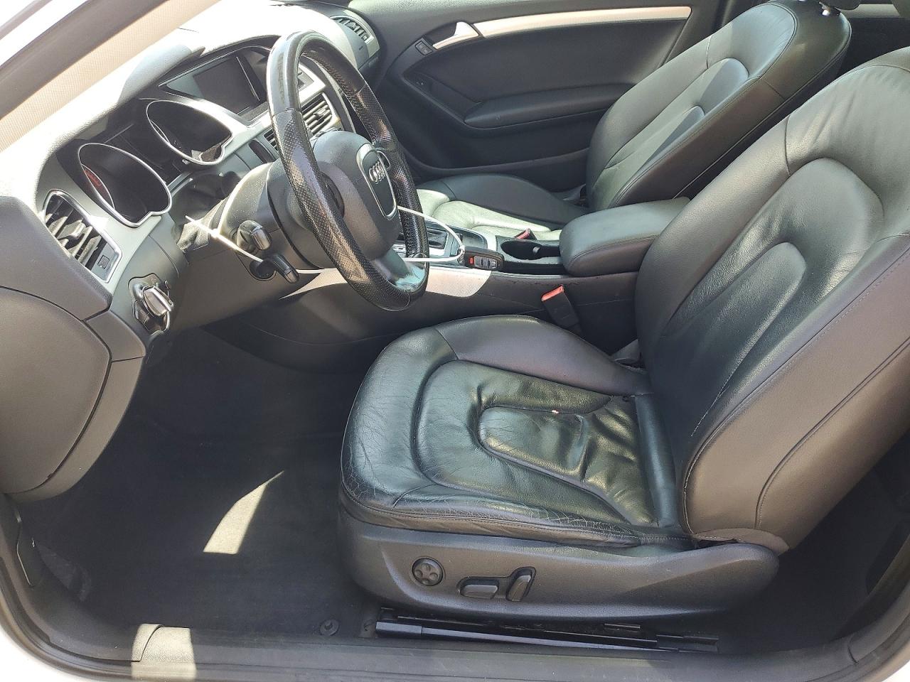 2010 Audi A5 Premium White vin: WAUCFAFR4AA053946