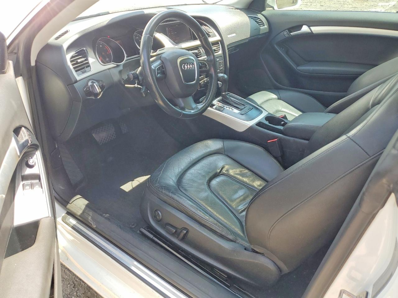 2010 Audi A5 Premium White vin: WAUCFAFR4AA053946