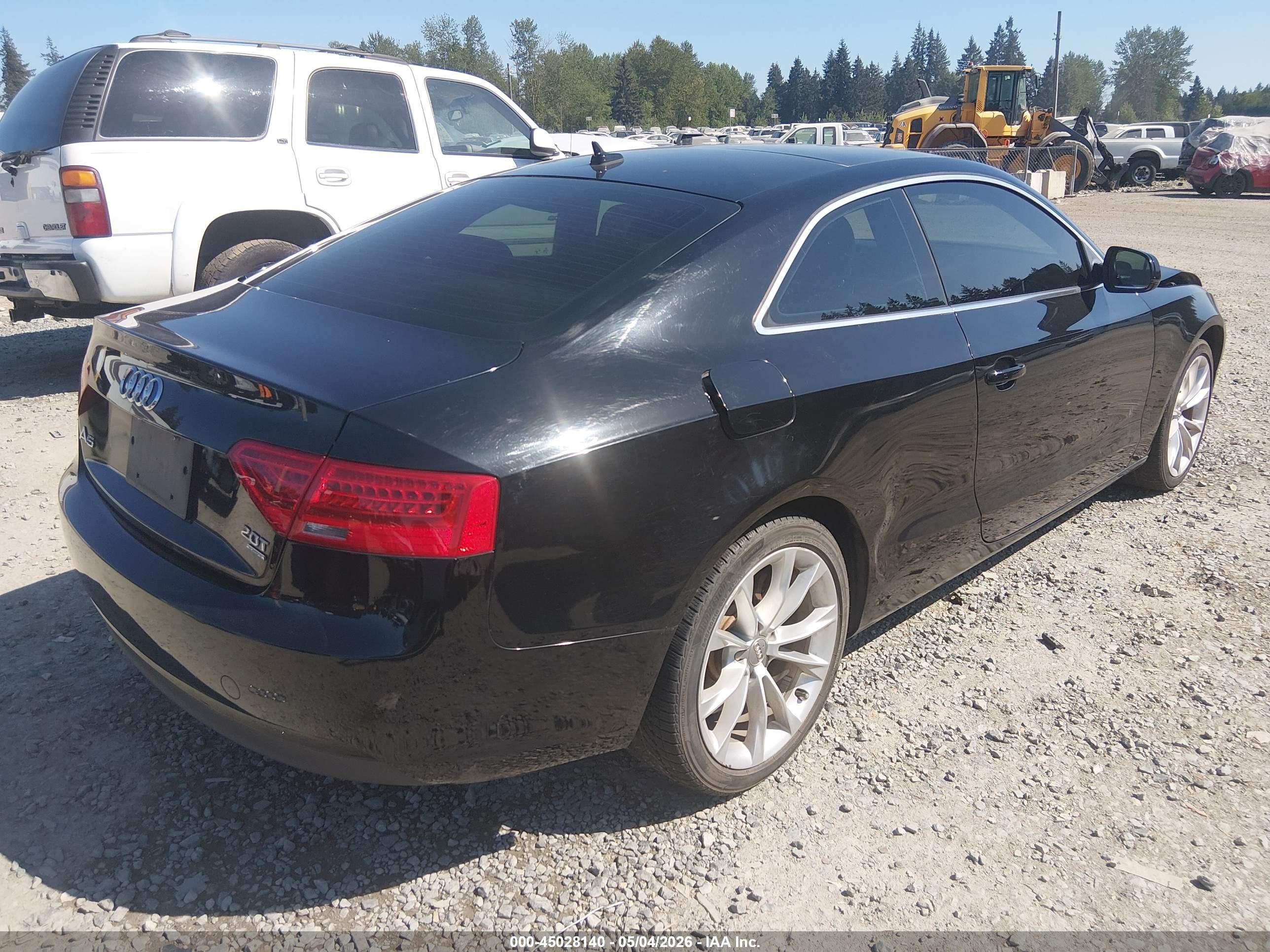 2013 Audi A5 2.0t Premium Черный vin: WAUCFAFR4DA035497