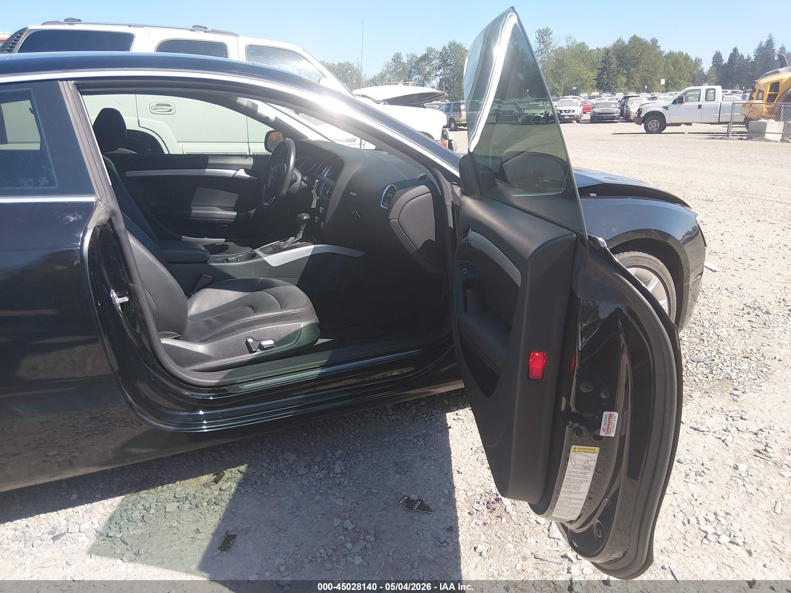 2013 Audi A5 2.0t Premium Черный vin: WAUCFAFR4DA035497