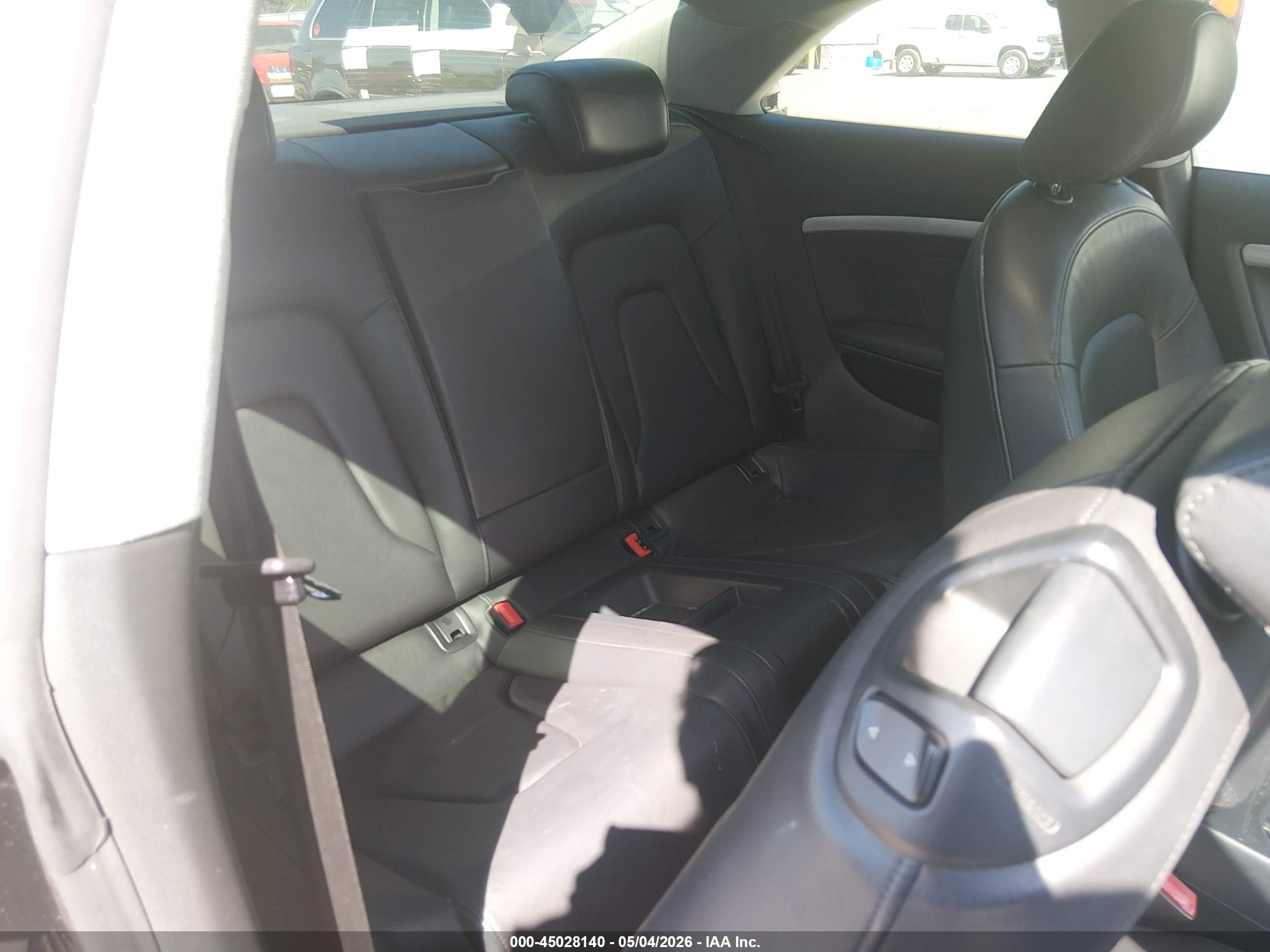 2013 Audi A5 2.0t Premium Черный vin: WAUCFAFR4DA035497