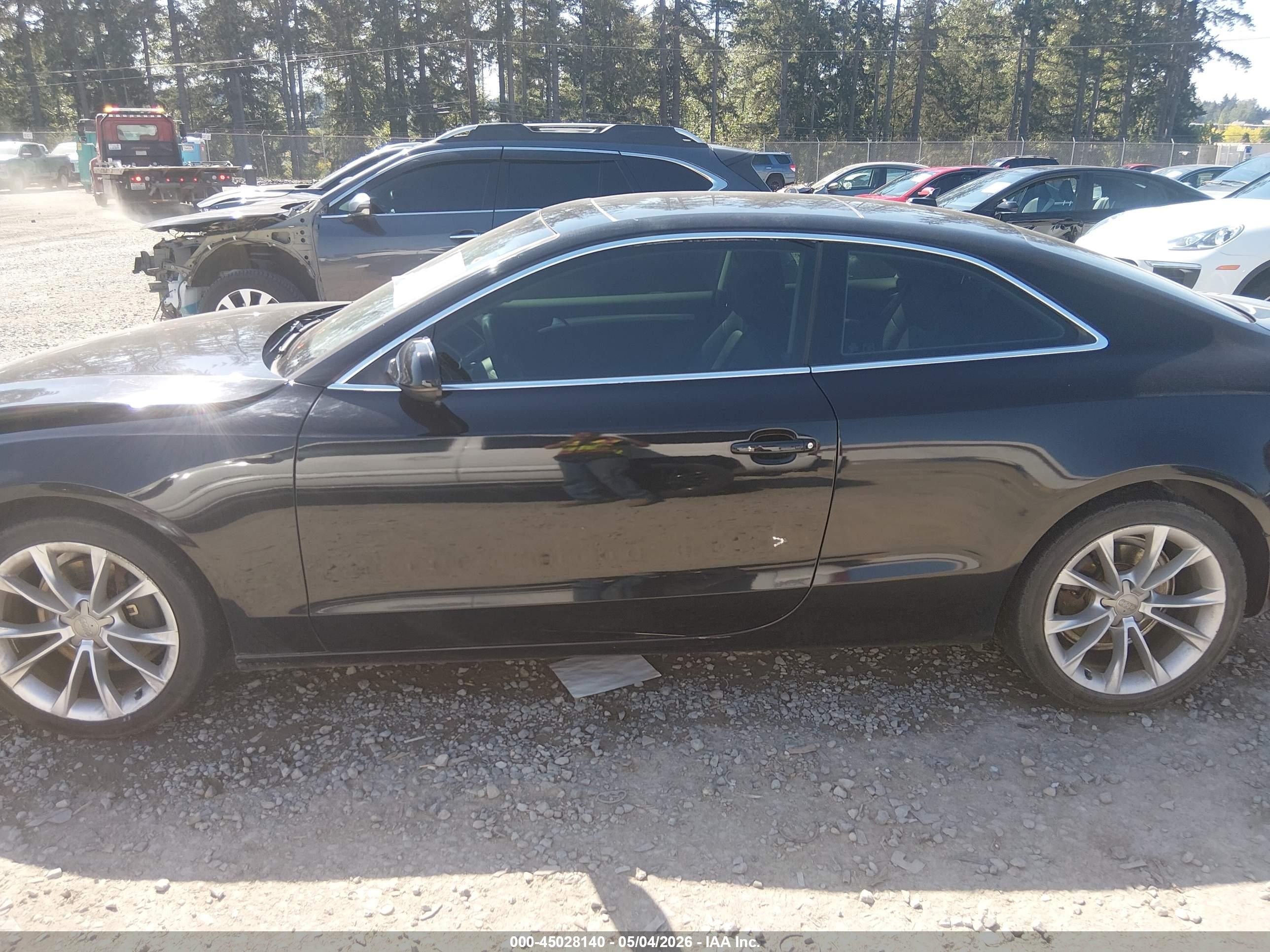2013 Audi A5 2.0t Premium Черный vin: WAUCFAFR4DA035497