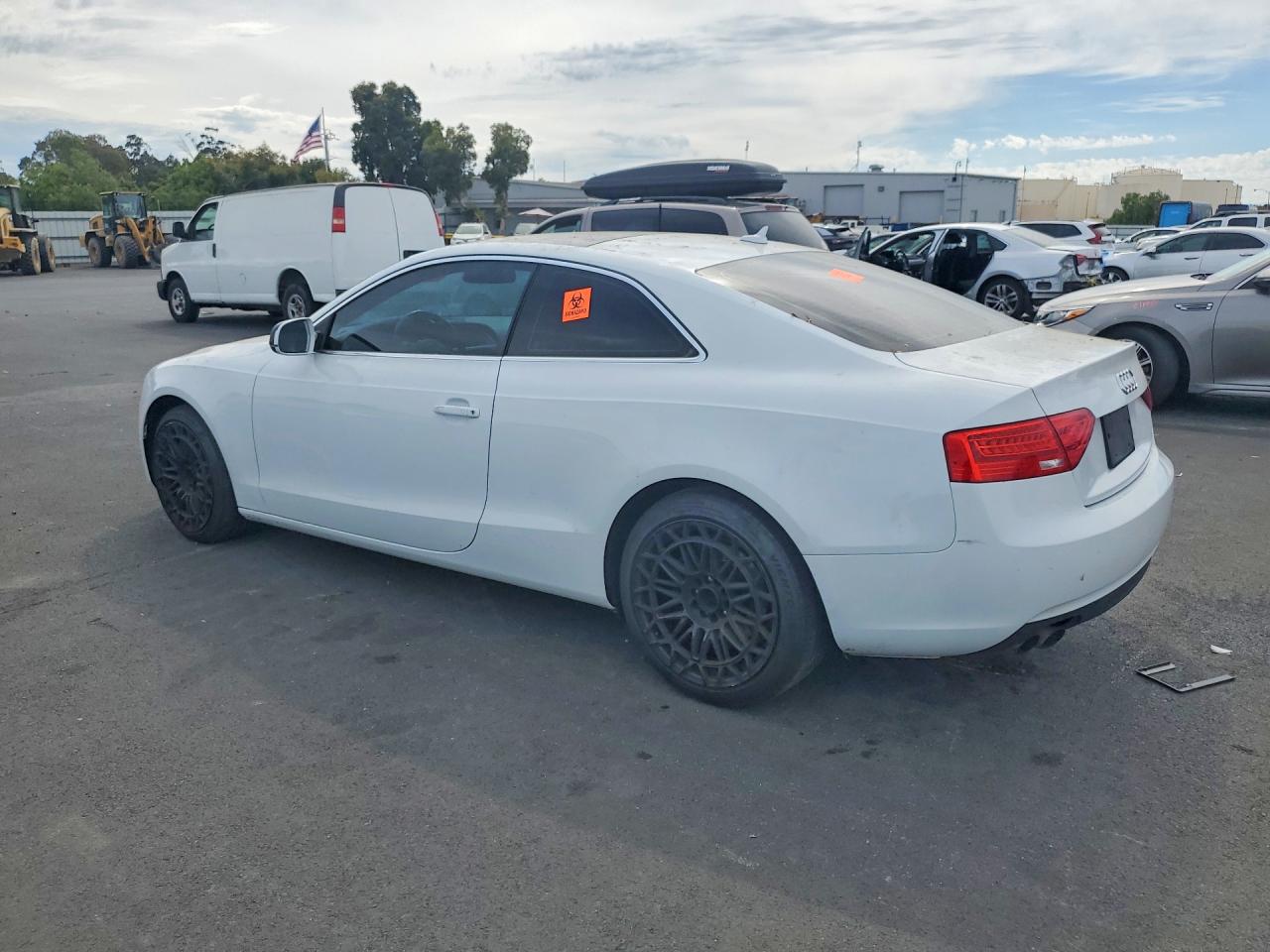 2013 Audi A5 Premium White vin: WAUCFAFR4DA066135