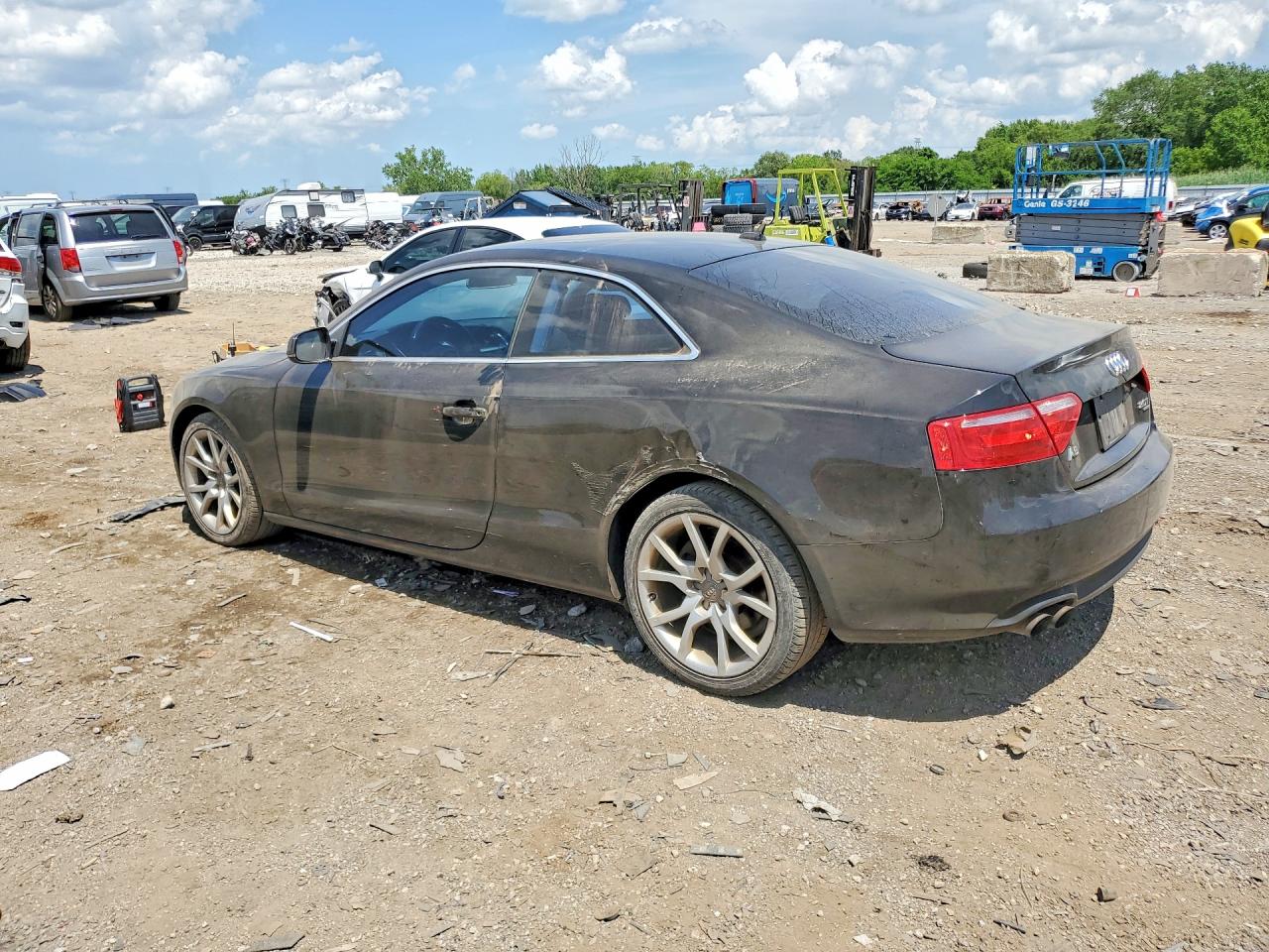 2011 Audi A5 Premium Черный vin: WAUCFAFR5BA041175