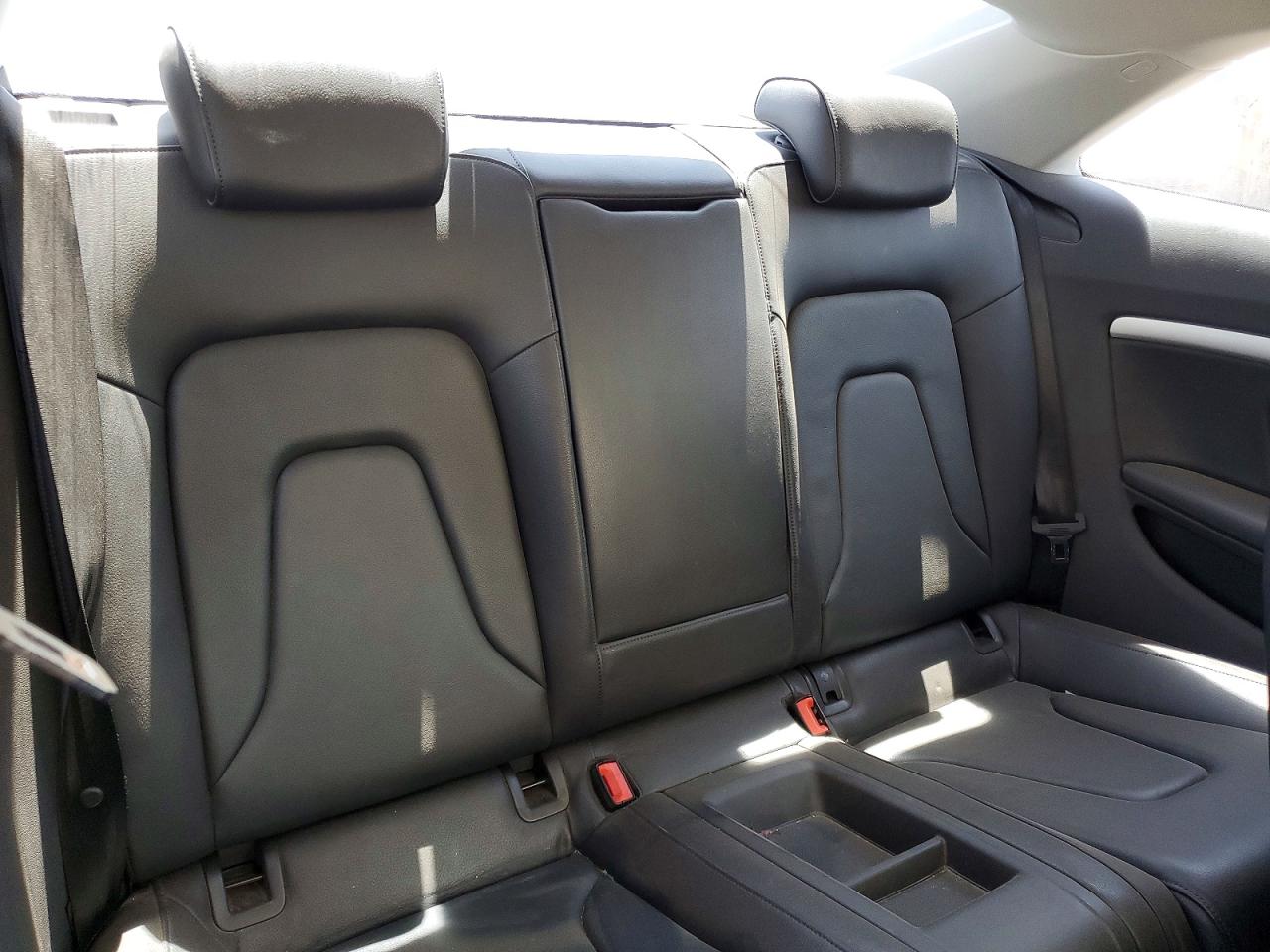 2011 Audi A5 Premium Черный vin: WAUCFAFR5BA041175