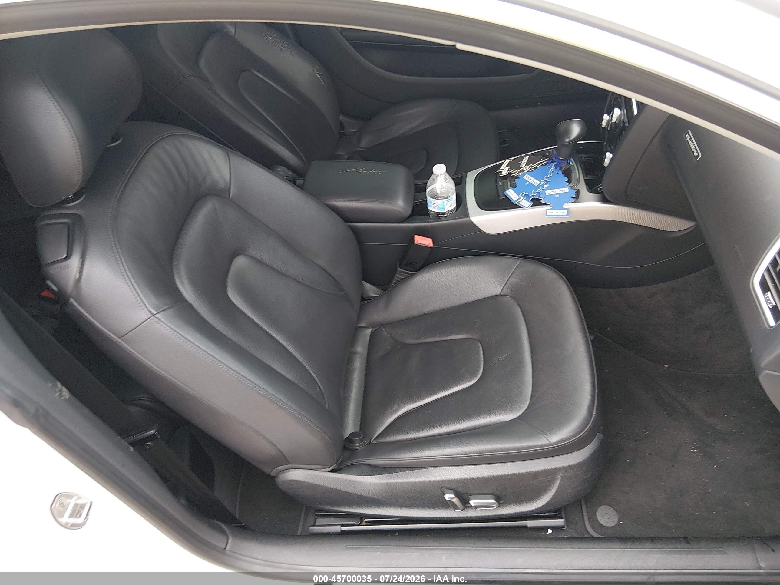 2013 Audi A5 2.0t Premium Белый vin: WAUCFAFR5DA070176